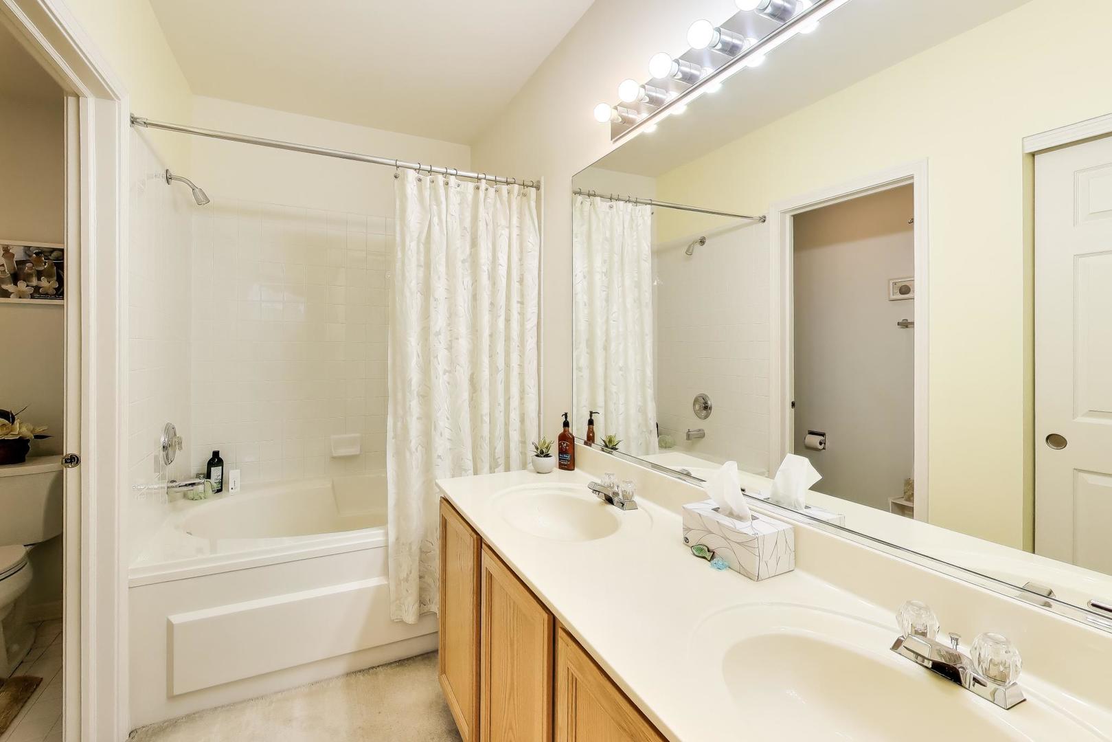 6648 Weather Hill Drive, Willowbrook, IL 60527