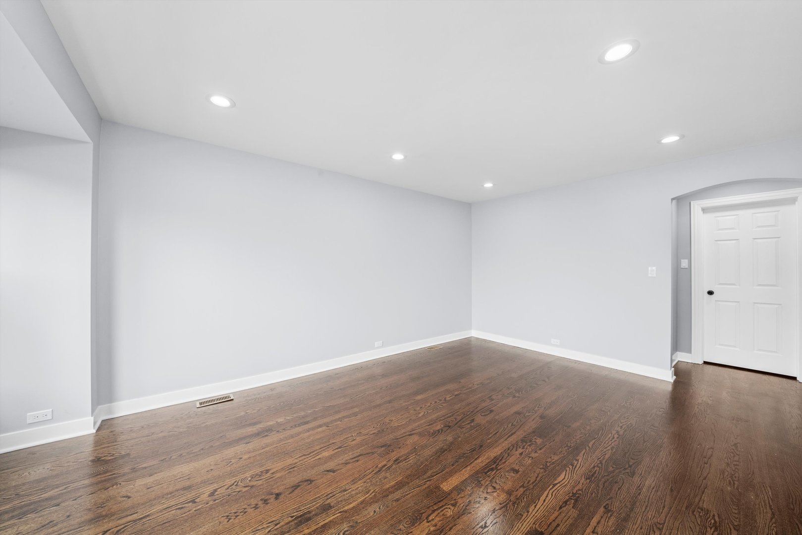 9043 S Luella Avenue, Chicago, IL 60617