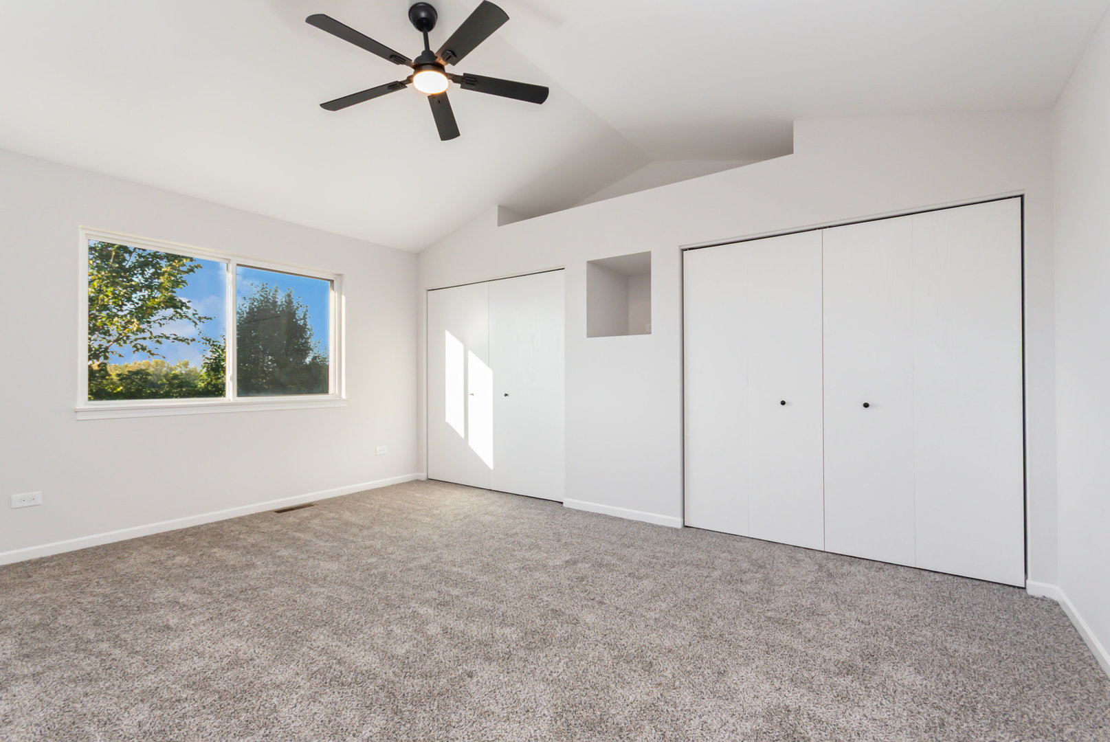 2057 W Helen Drive, Romeoville, IL 60446