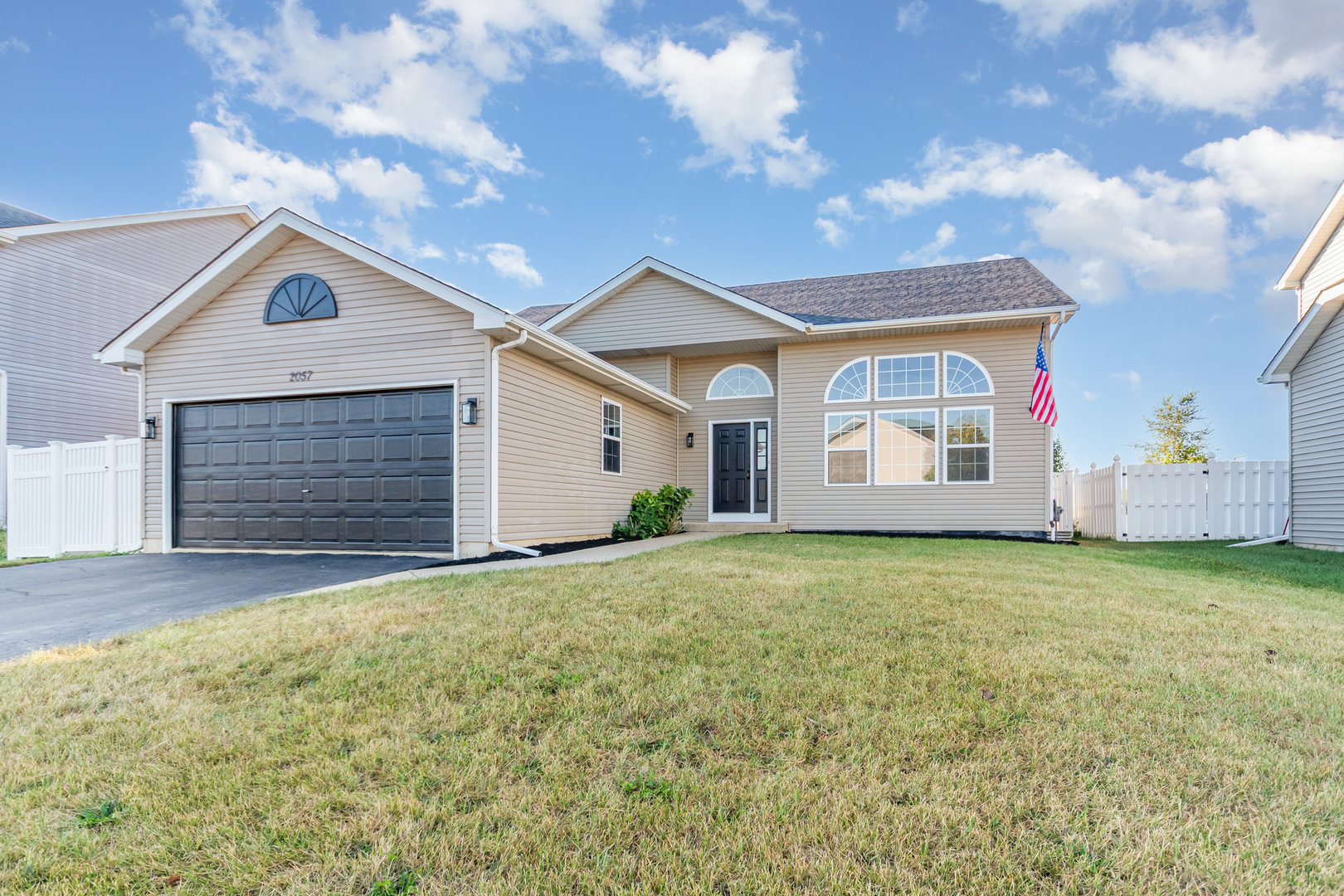 2057 W Helen Drive, Romeoville, IL 60446