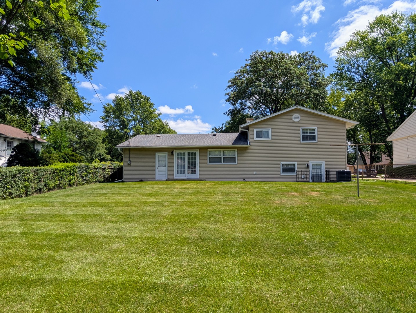 476 Raupp Boulevard, Buffalo Grove, IL 60089
