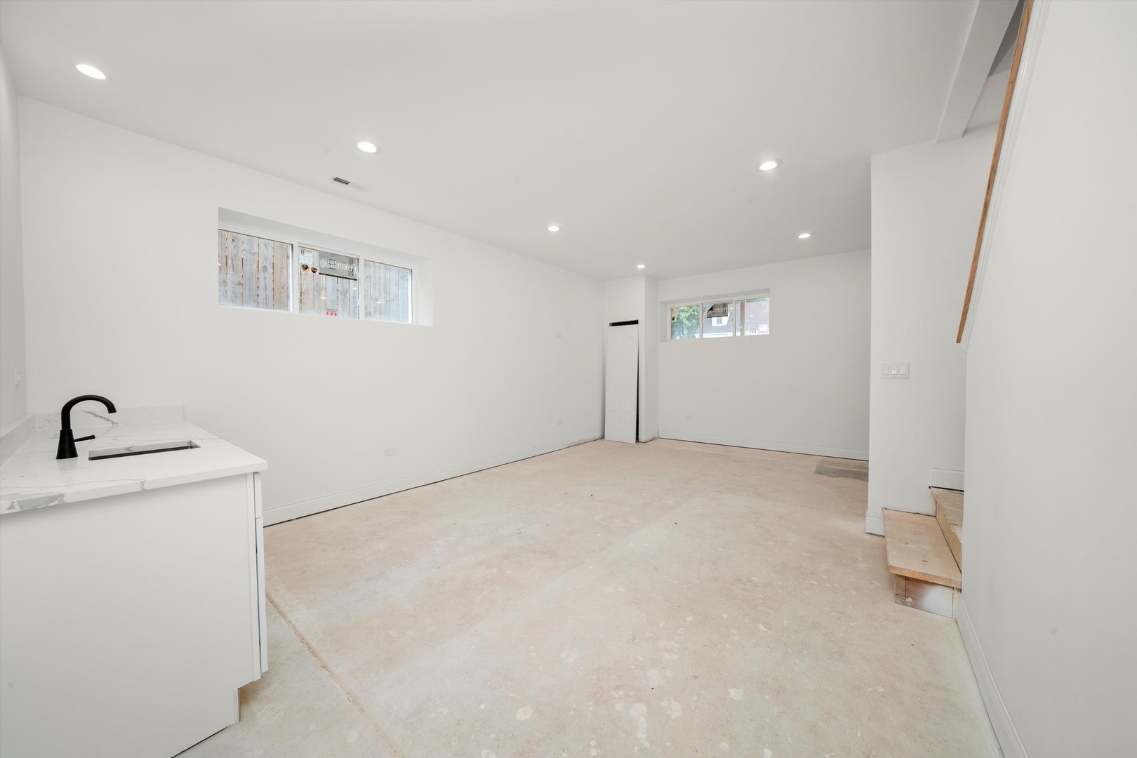 10649 S Sawyer Avenue, Chicago, IL 60655