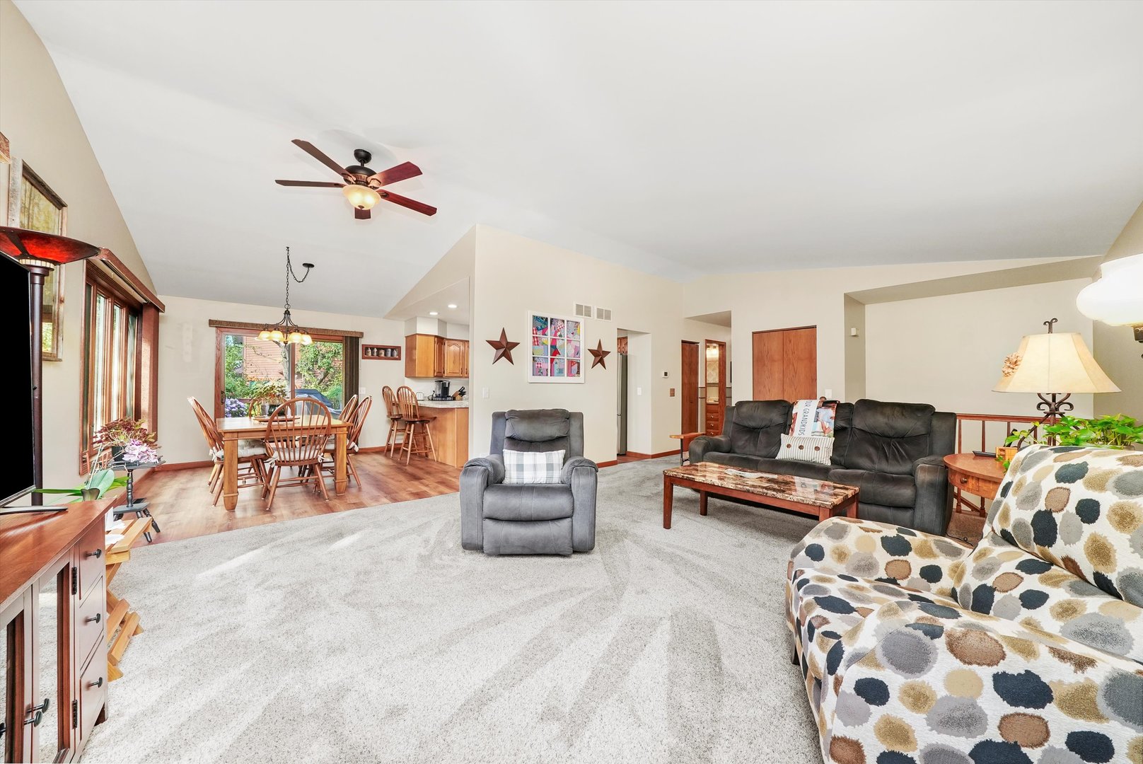 4124 Russell Avenue, Gurnee, IL 60031