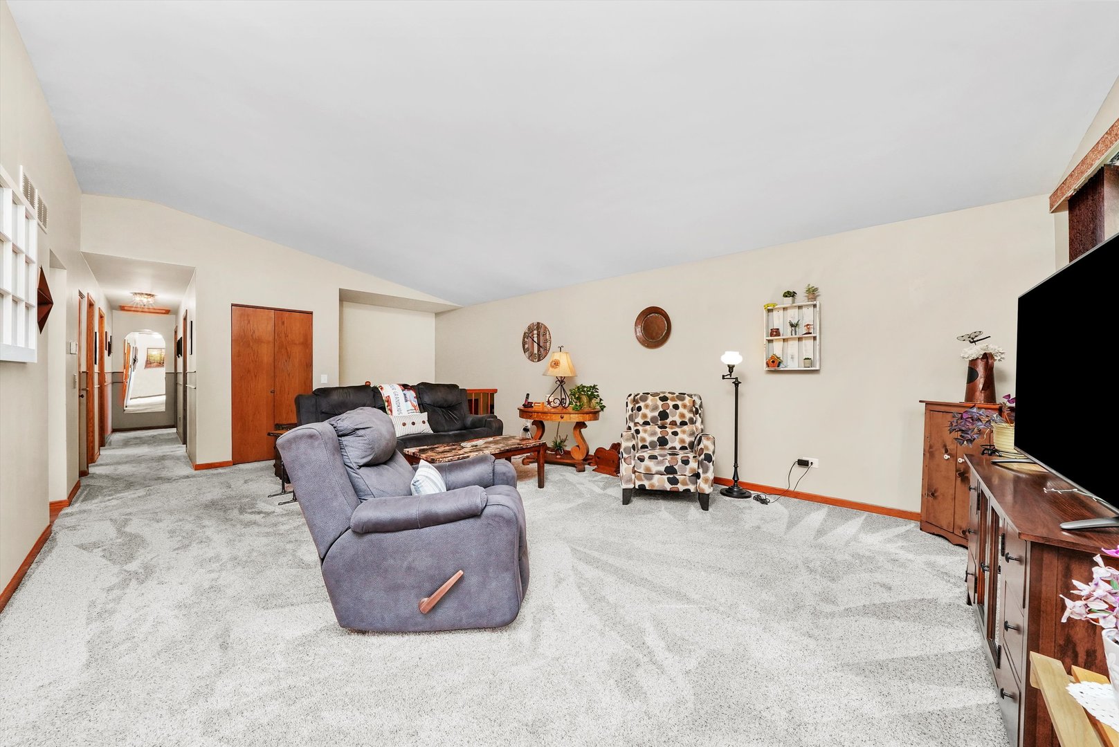 4124 Russell Avenue, Gurnee, IL 60031