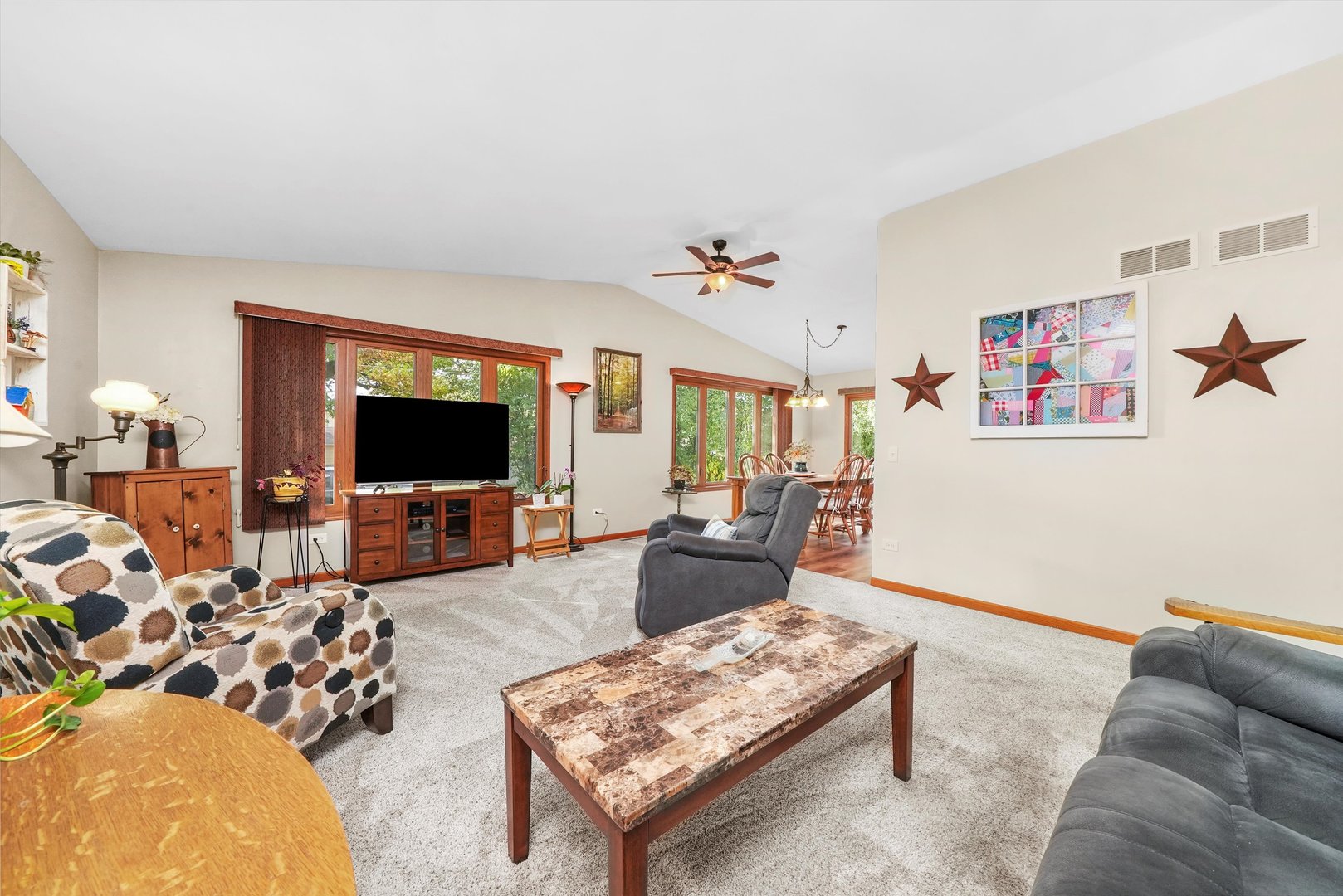 4124 Russell Avenue, Gurnee, IL 60031