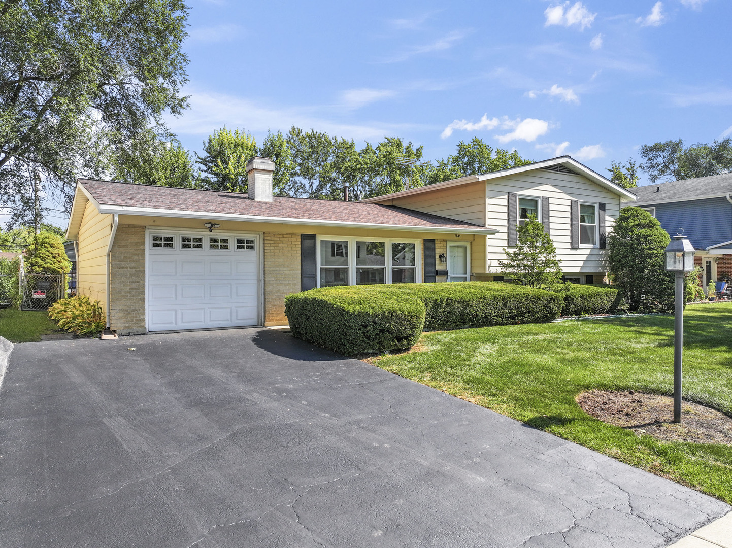 7843 Kensington Lane, Hanover Park, IL 60133