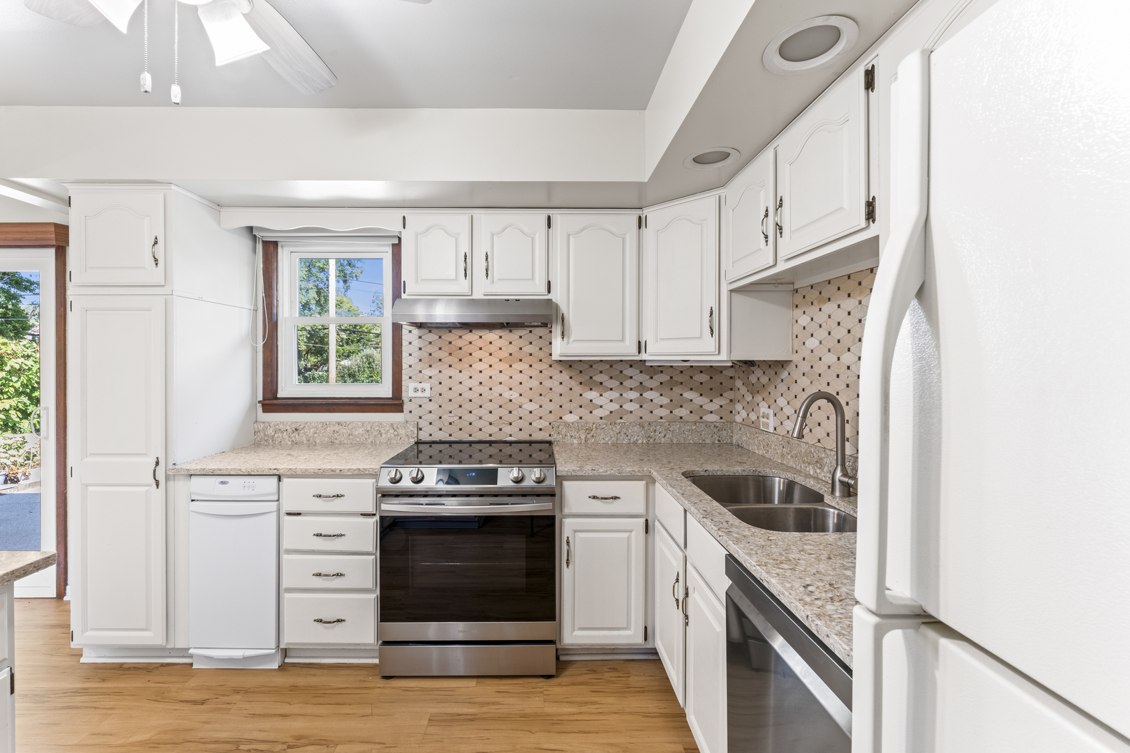 7843 Kensington Lane, Hanover Park, IL 60133