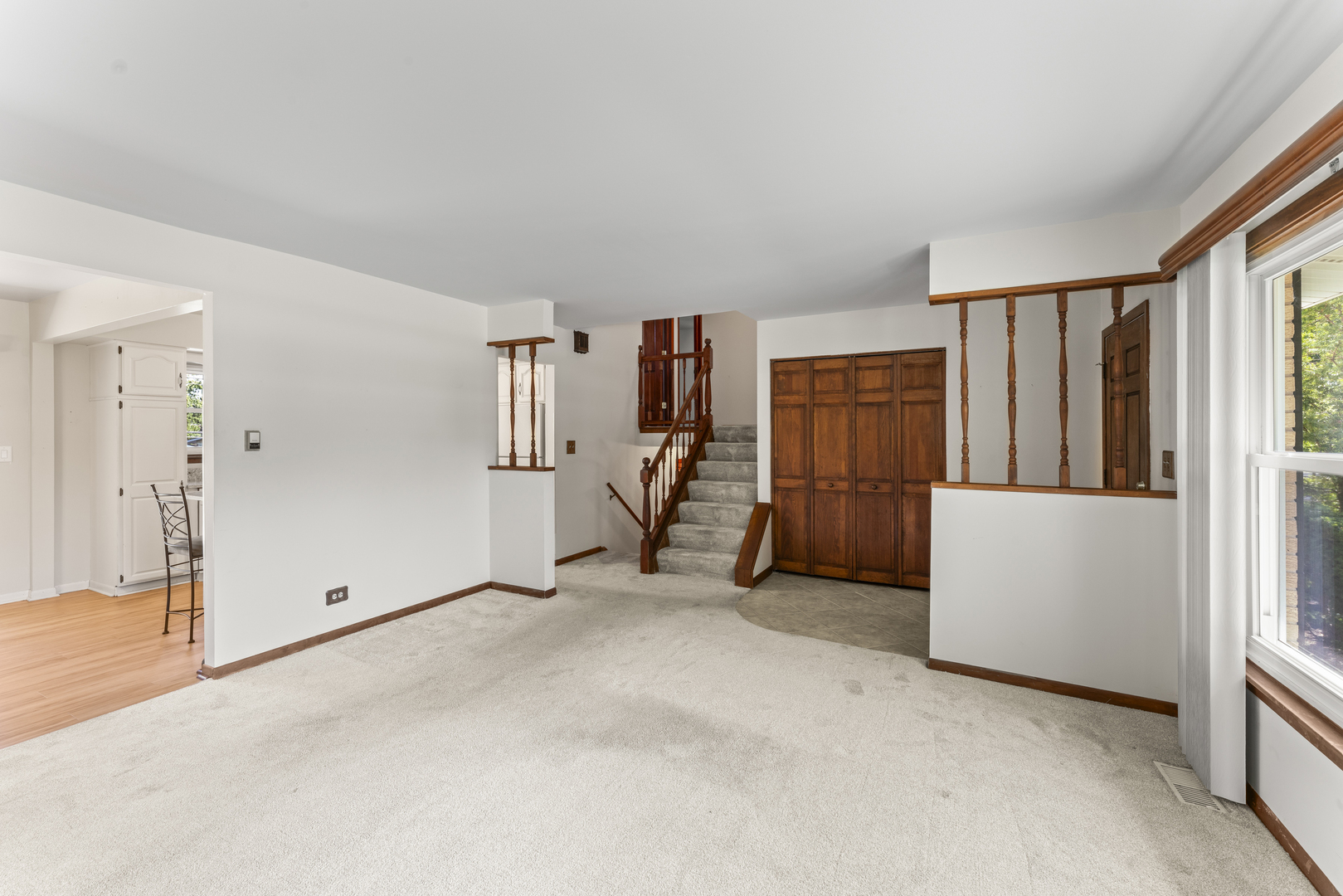 7843 Kensington Lane, Hanover Park, IL 60133