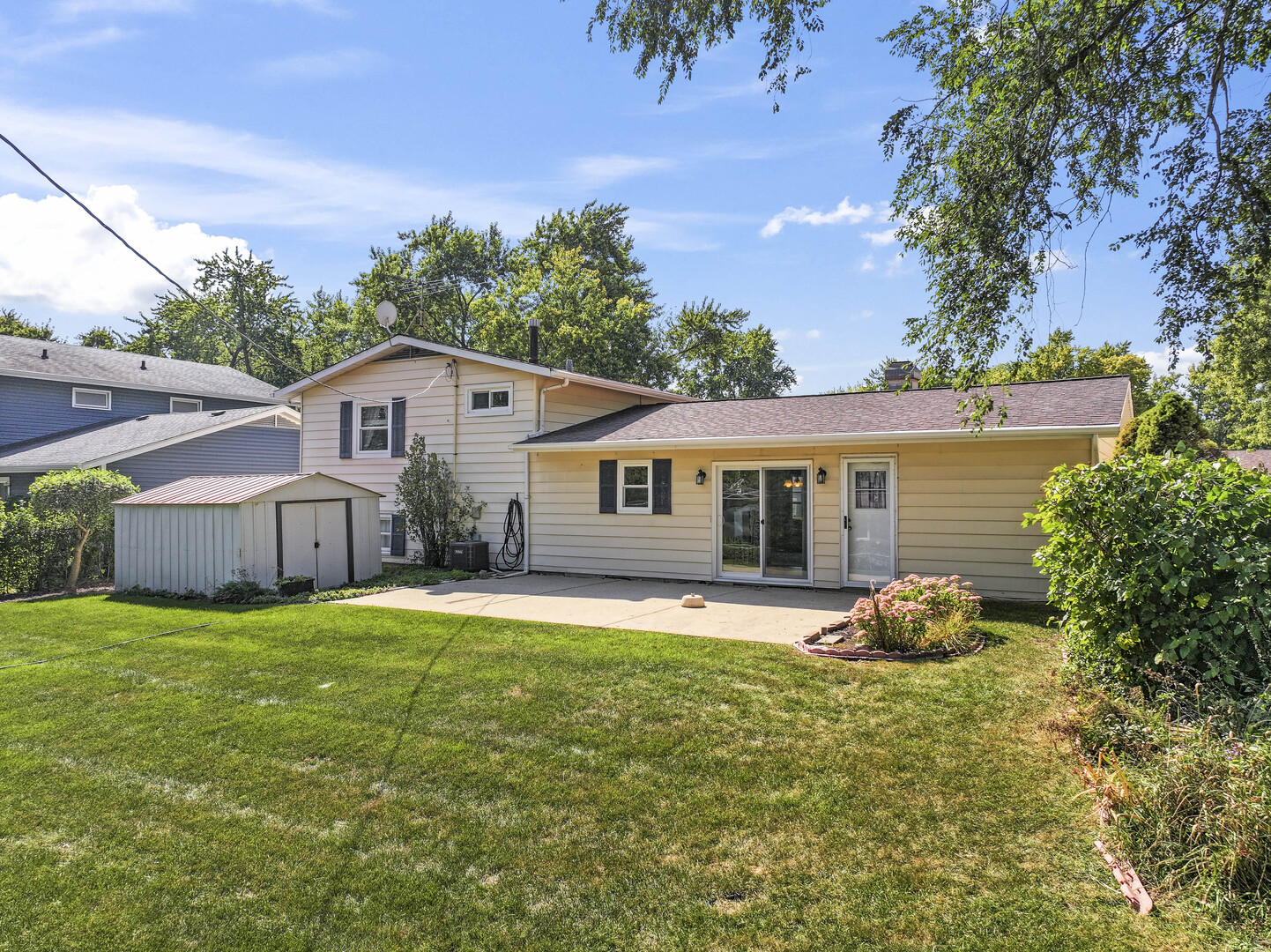 7843 Kensington Lane, Hanover Park, IL 60133