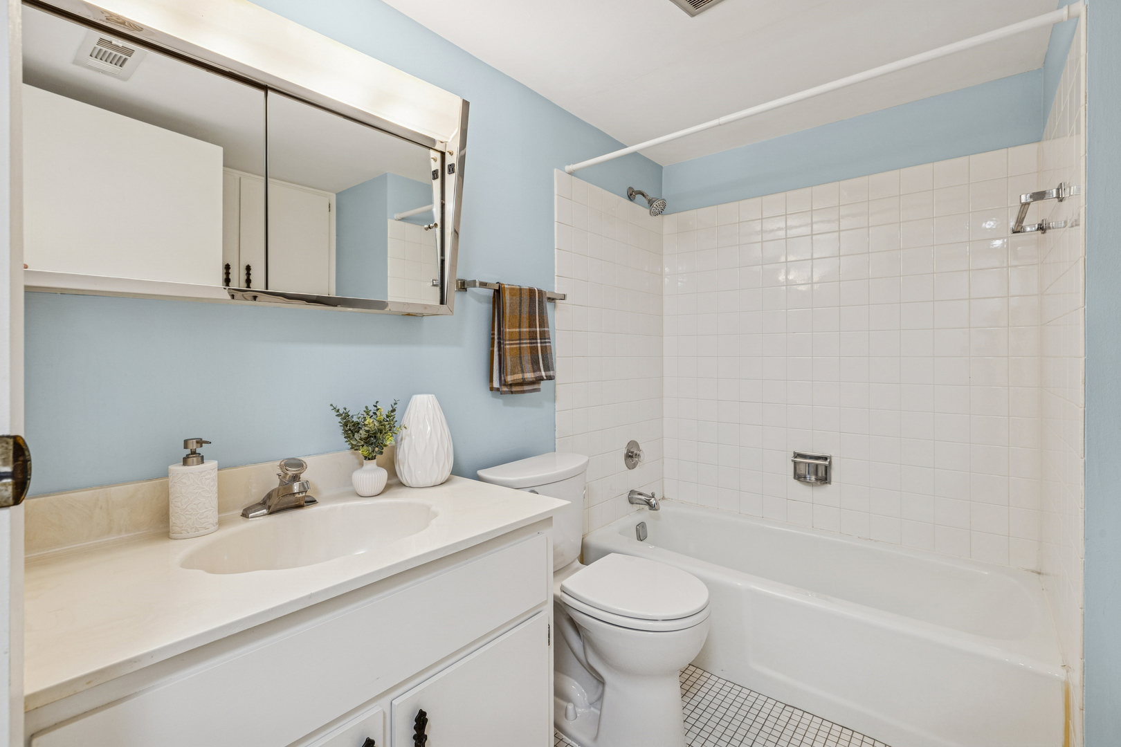 5S040 Pebblewood Lane #406E, Naperville, IL 60563