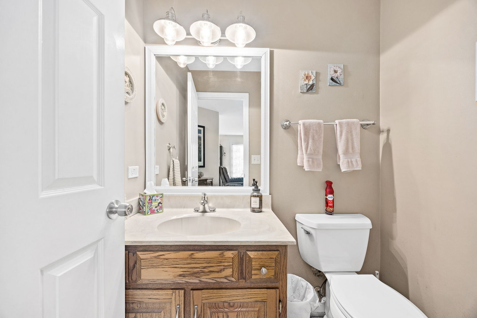 5018 VERNON PARK Place, Lisle, IL 60532