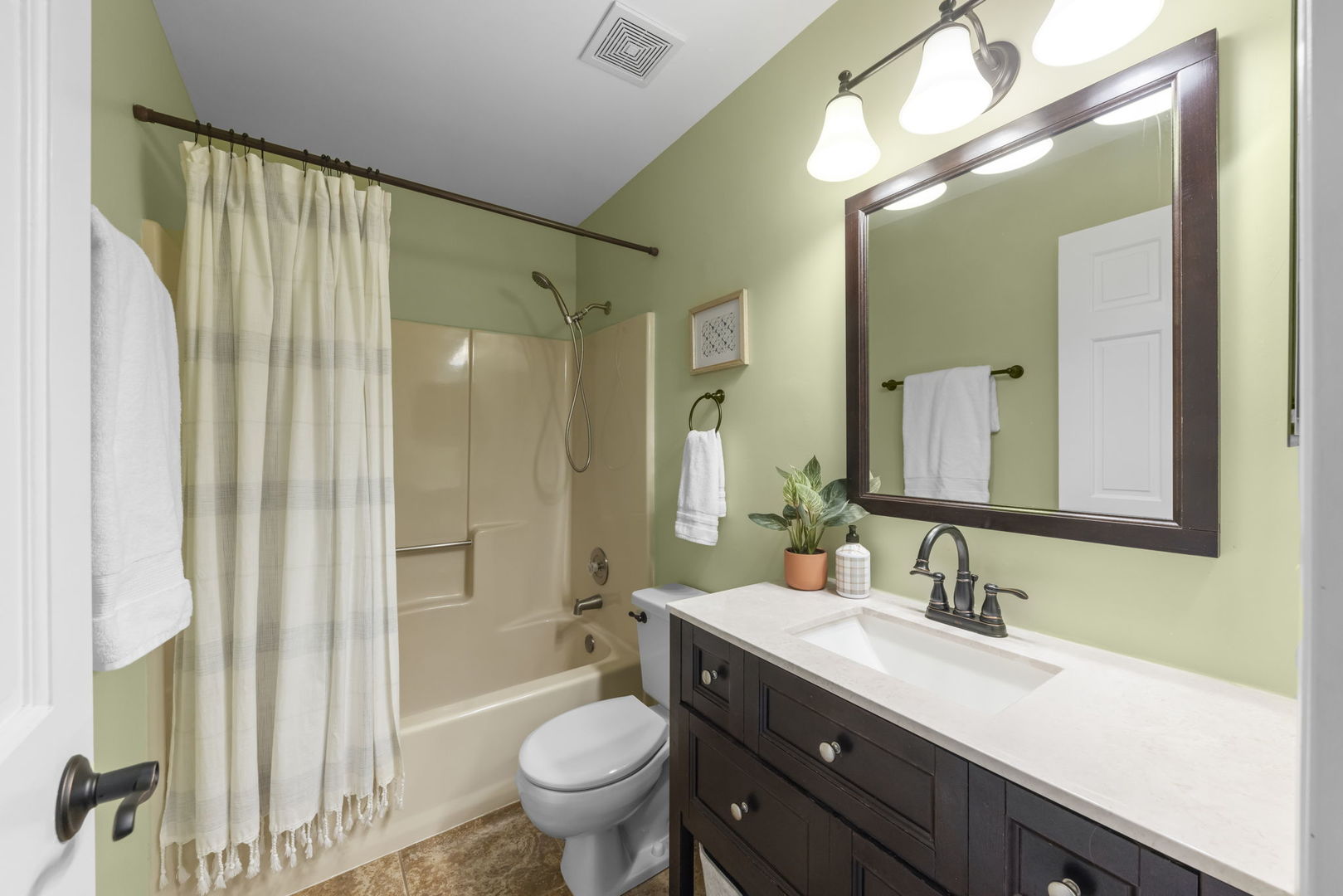 1056 Devonshire Avenue, Naperville, IL 60540