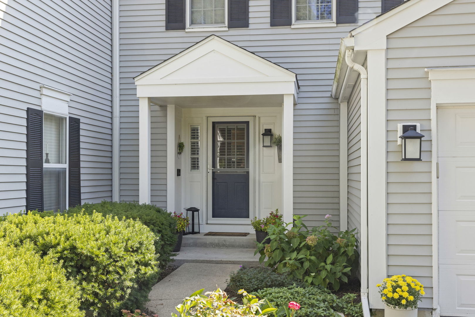 1056 Devonshire Avenue, Naperville, IL 60540