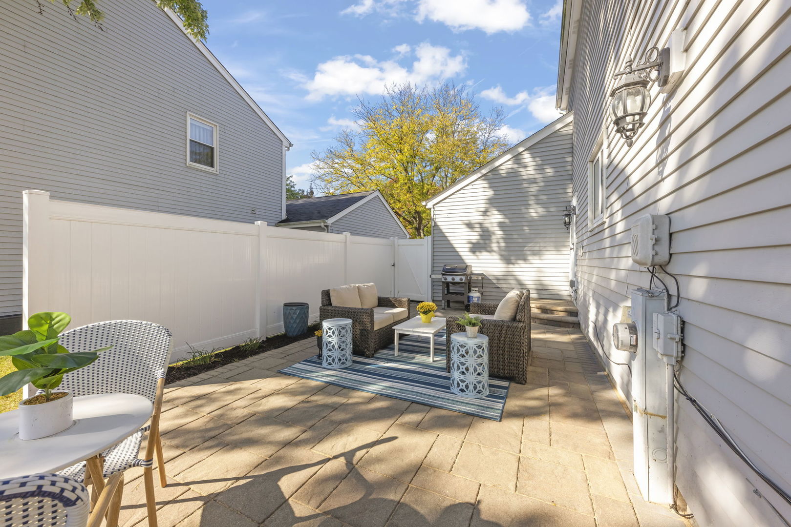 1056 Devonshire Avenue, Naperville, IL 60540