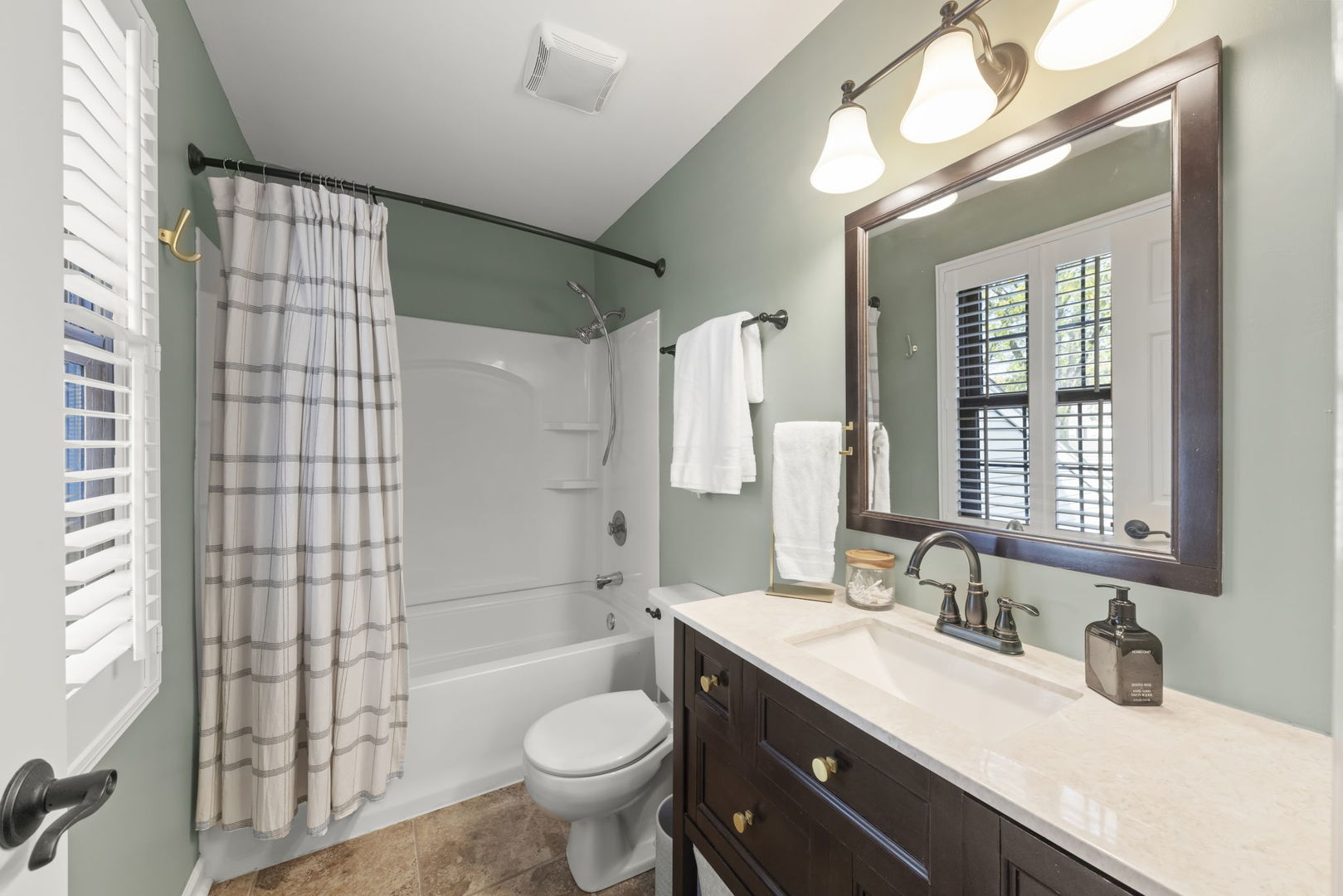 1056 Devonshire Avenue, Naperville, IL 60540