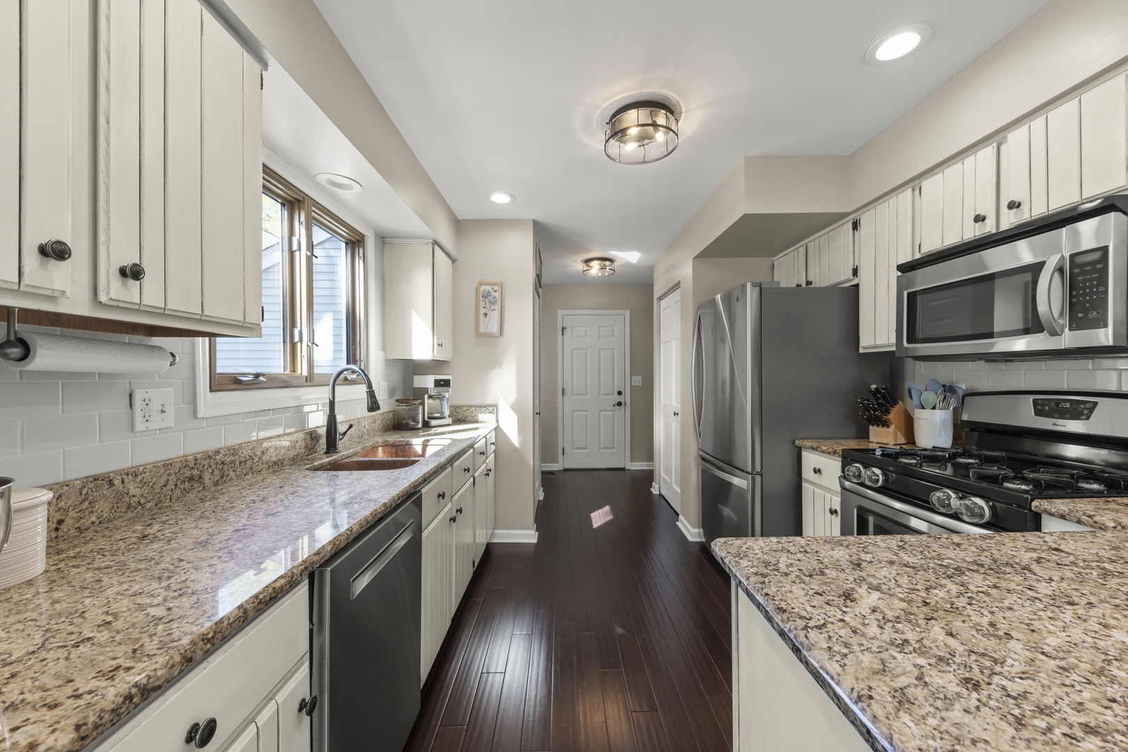 1056 Devonshire Avenue, Naperville, IL 60540