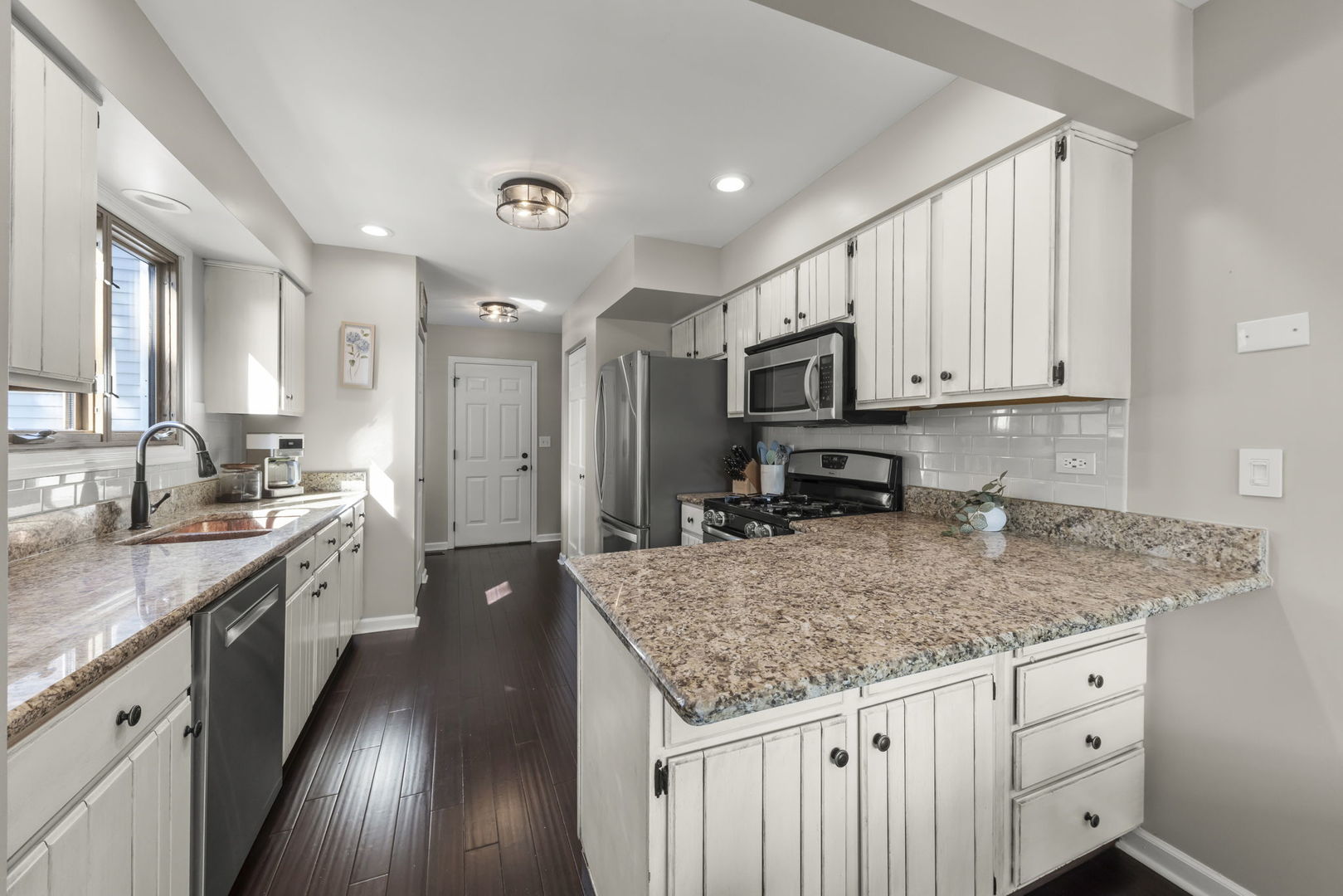 1056 Devonshire Avenue, Naperville, IL 60540