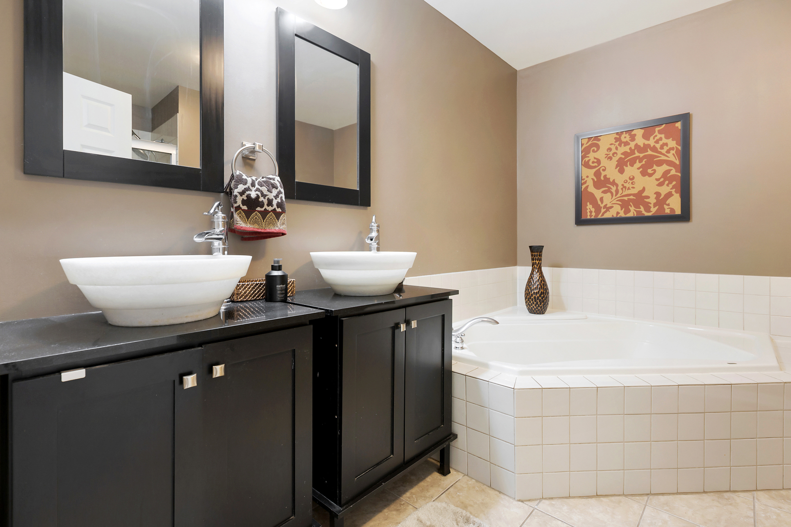 3891 WILLOW VIEW Drive #3891, Lake In The Hills, IL 60156