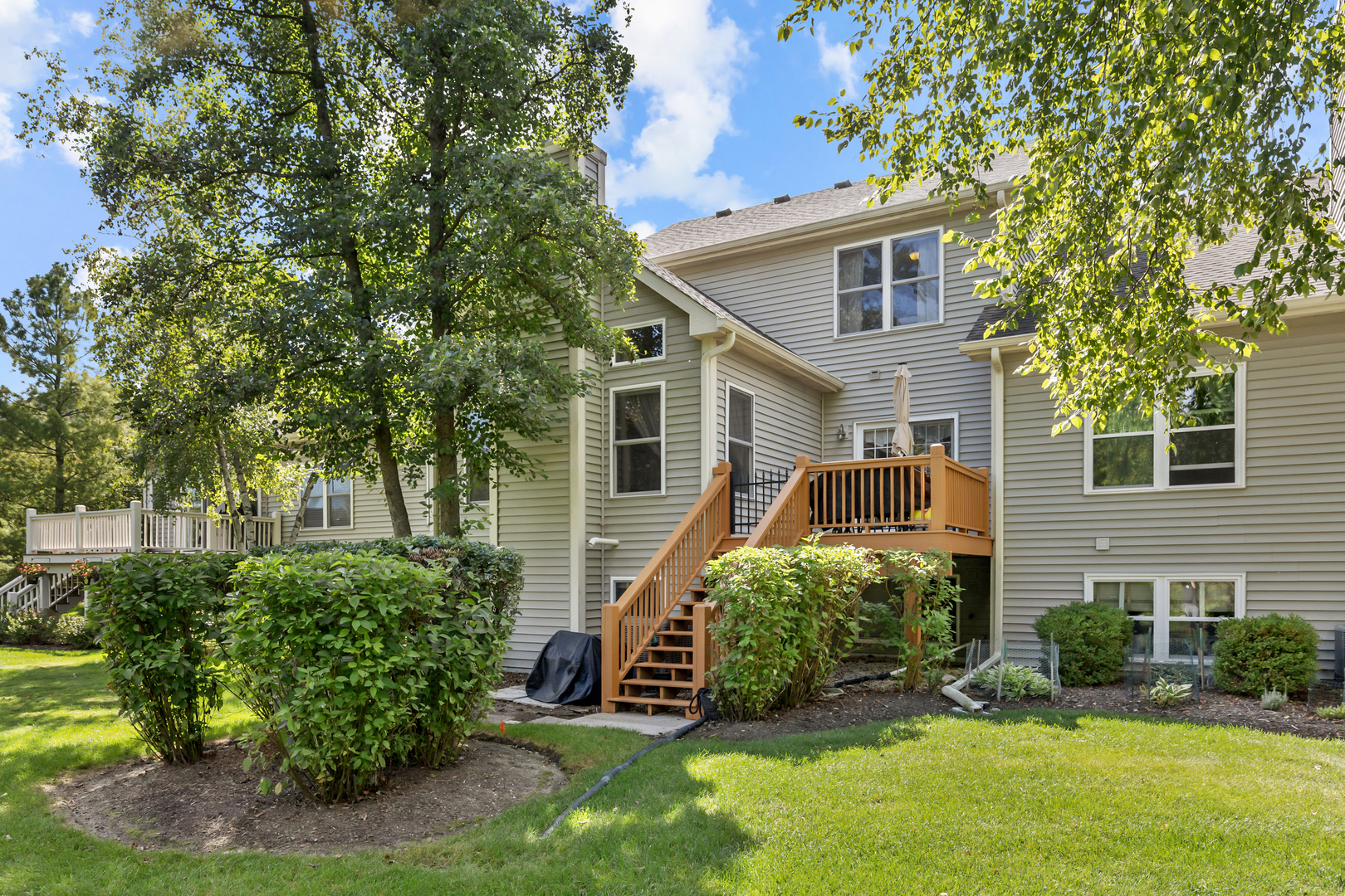 3891 WILLOW VIEW Drive #3891, Lake In The Hills, IL 60156