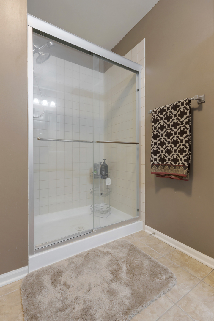 3891 WILLOW VIEW Drive #3891, Lake In The Hills, IL 60156