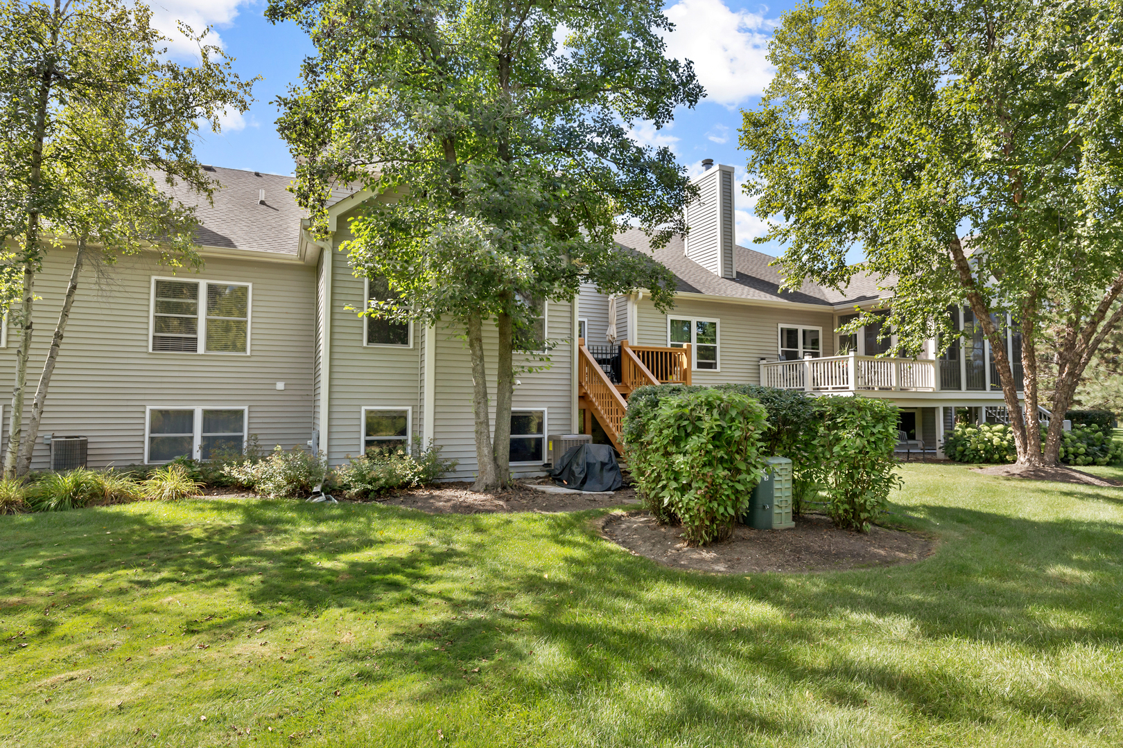 3891 WILLOW VIEW Drive #3891, Lake In The Hills, IL 60156