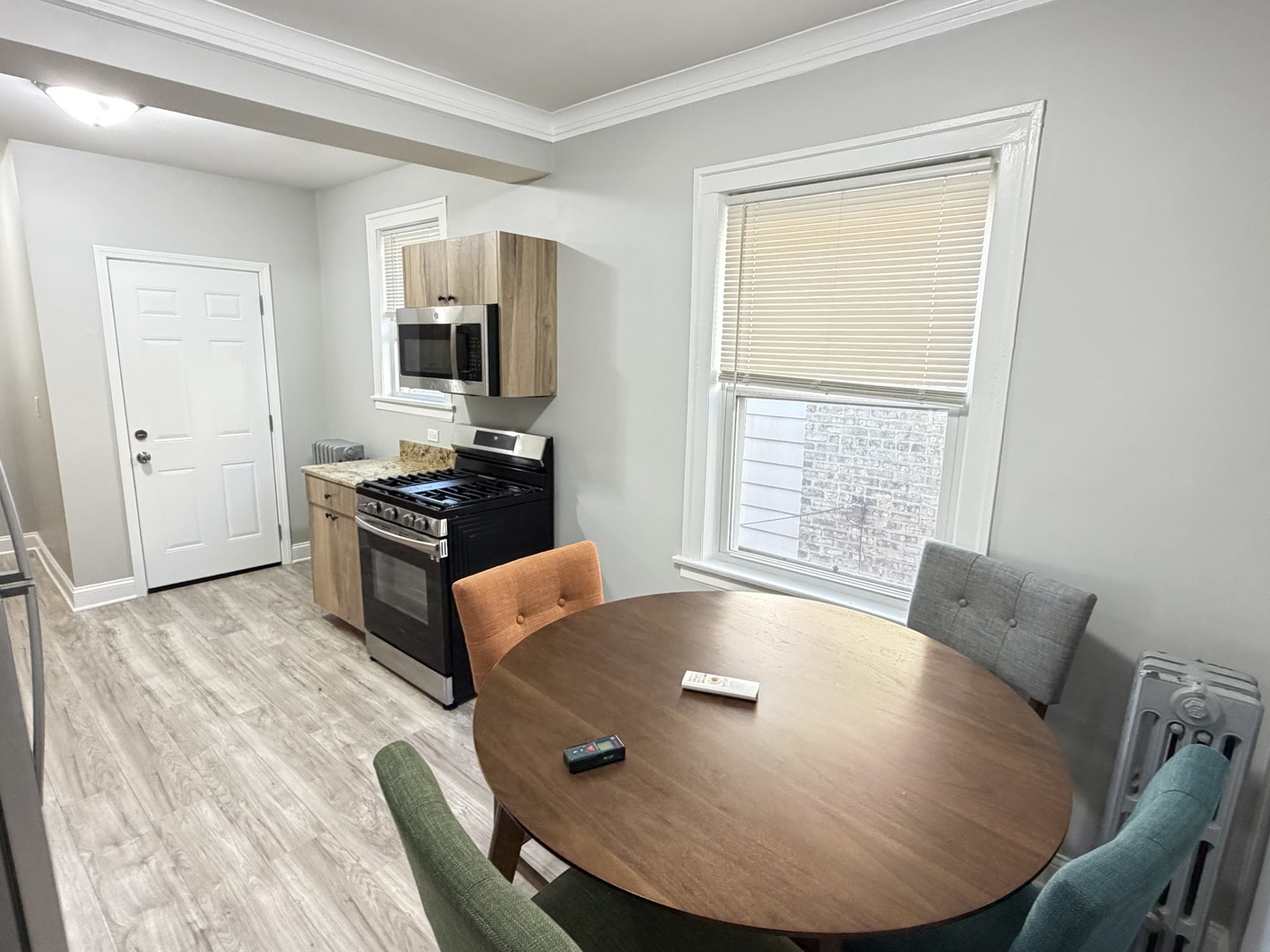 5842 W BARRY Avenue #2E, Chicago, IL 60634