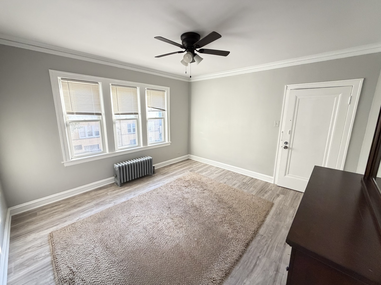 5842 W BARRY Avenue #2E, Chicago, IL 60634