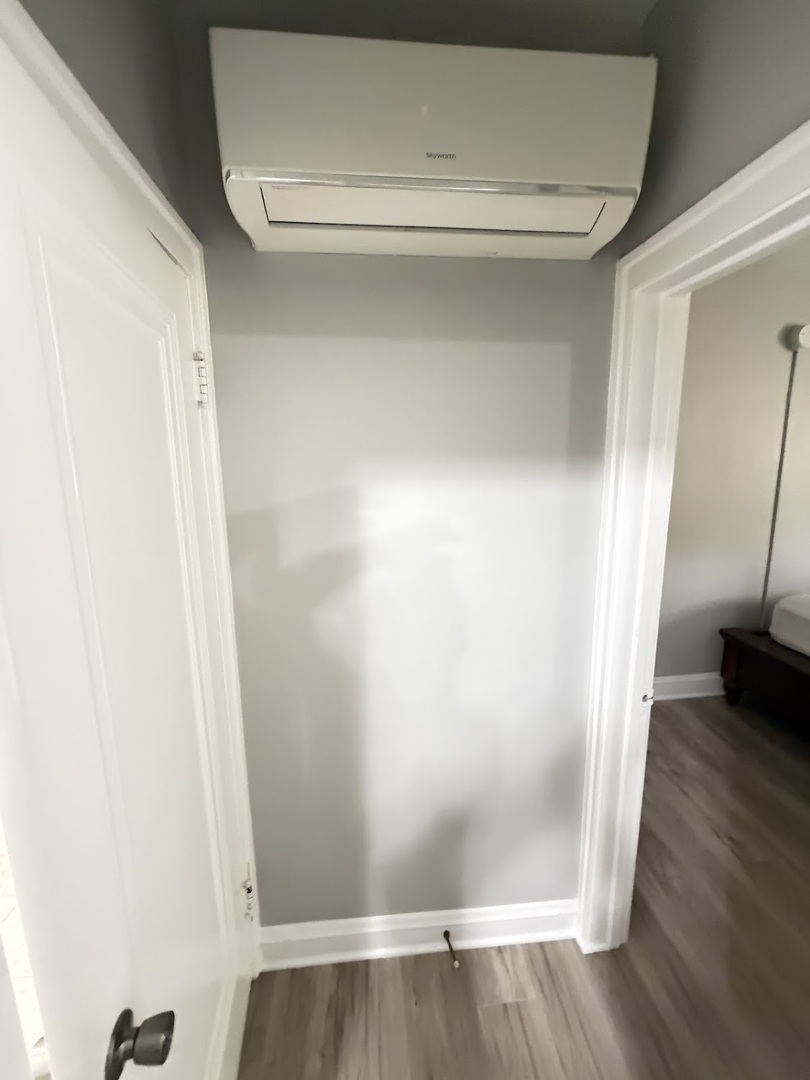 5842 W BARRY Avenue #2E, Chicago, IL 60634