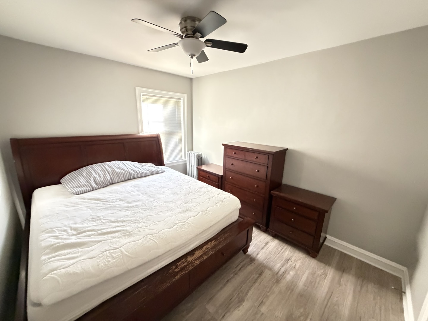 5842 W BARRY Avenue #2E, Chicago, IL 60634