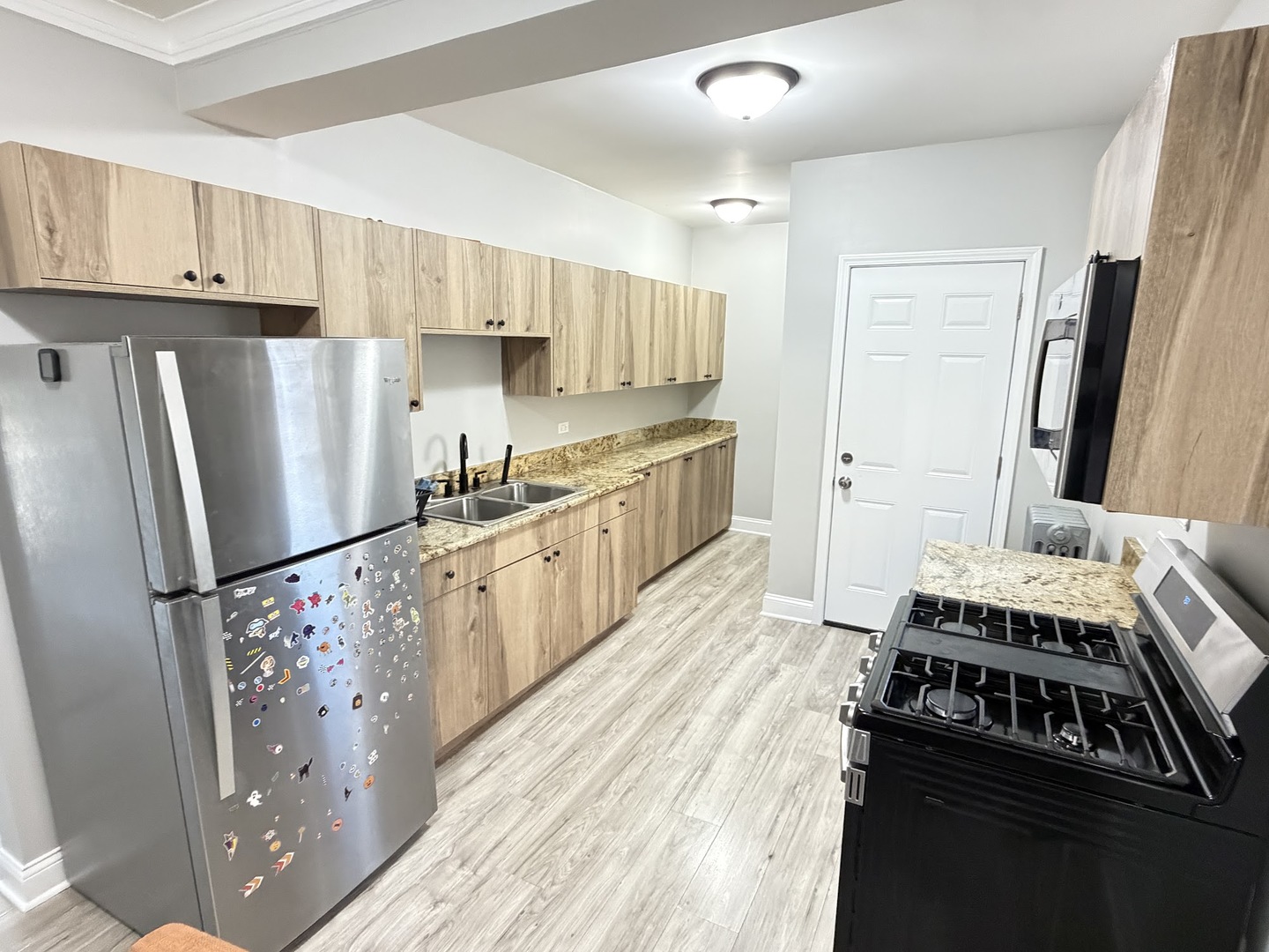 5842 W BARRY Avenue #2E, Chicago, IL 60634