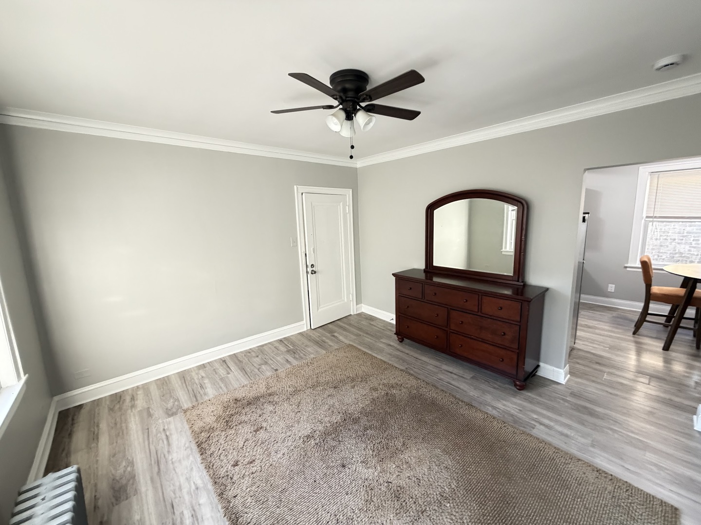 5842 W BARRY Avenue #2E, Chicago, IL 60634
