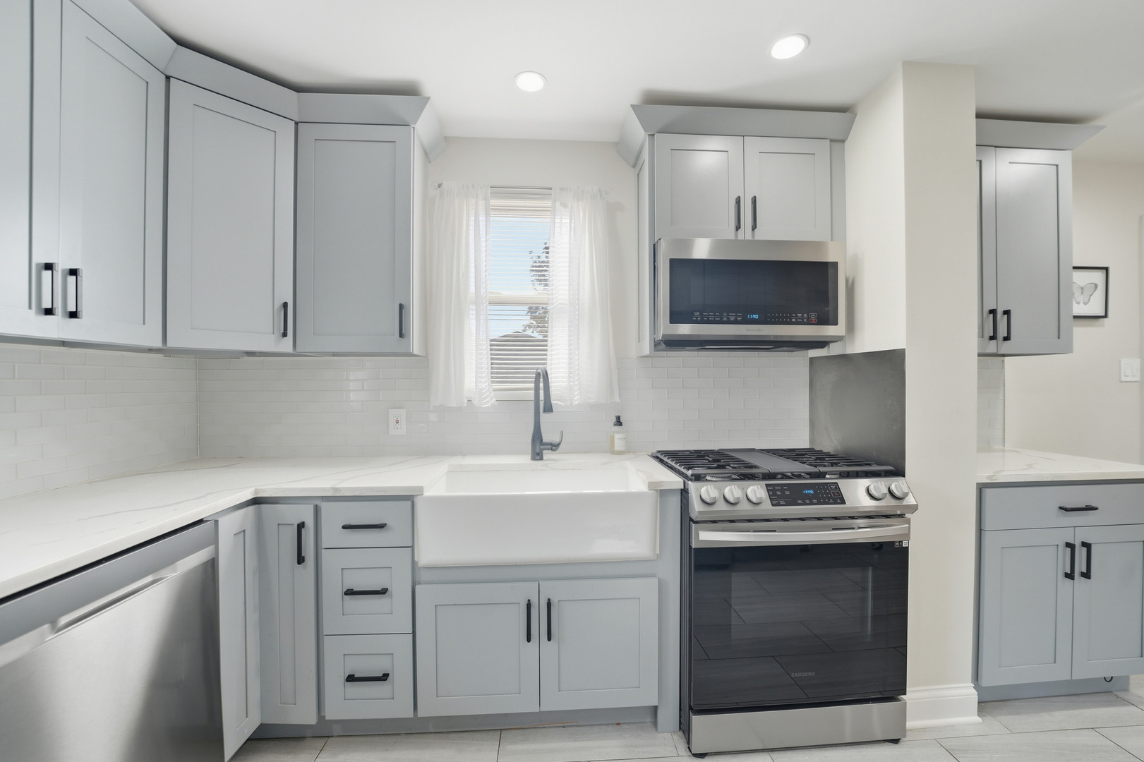 3043 W 96th Place, Evergreen Park, IL 60805