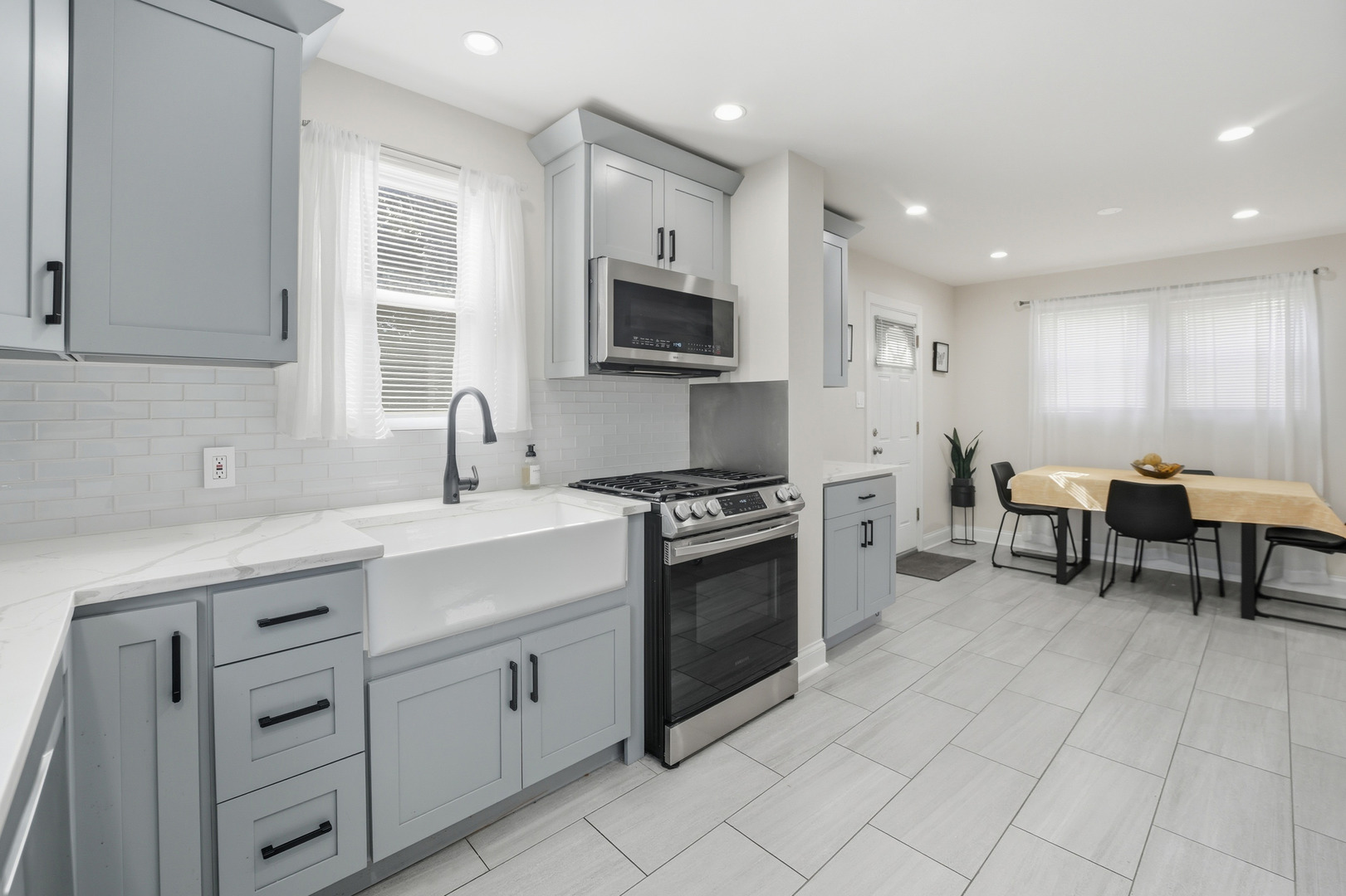 3043 W 96th Place, Evergreen Park, IL 60805