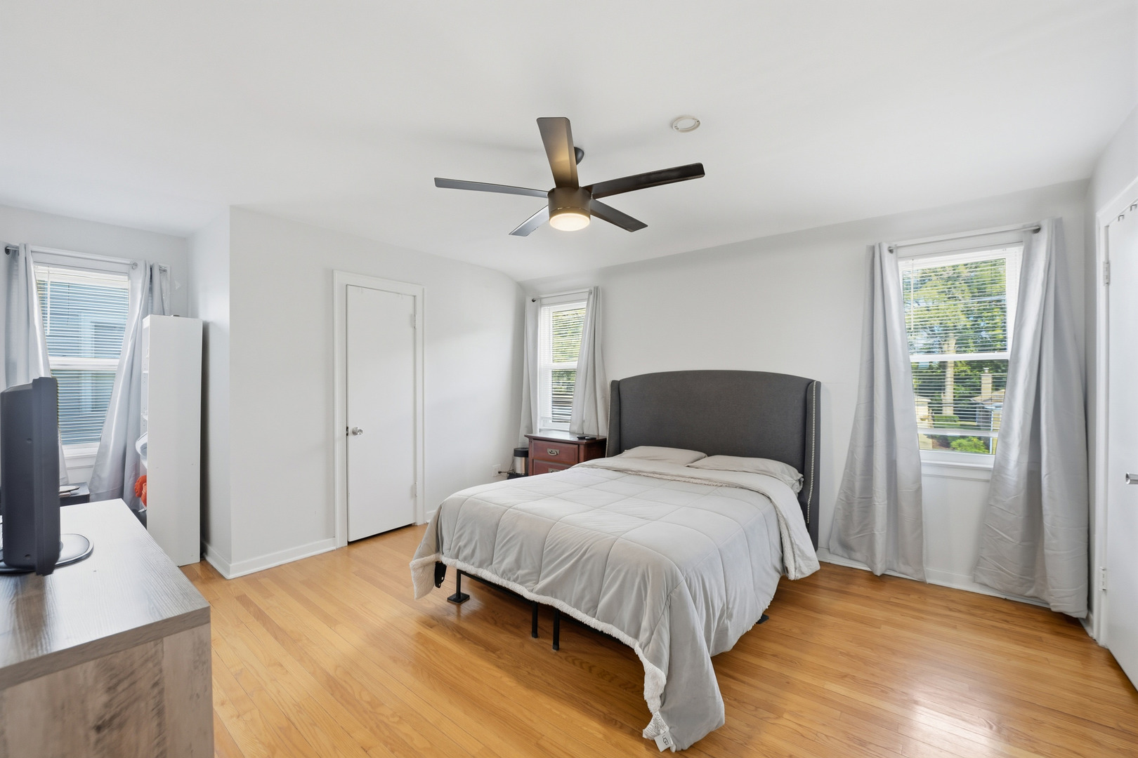 3043 W 96th Place, Evergreen Park, IL 60805