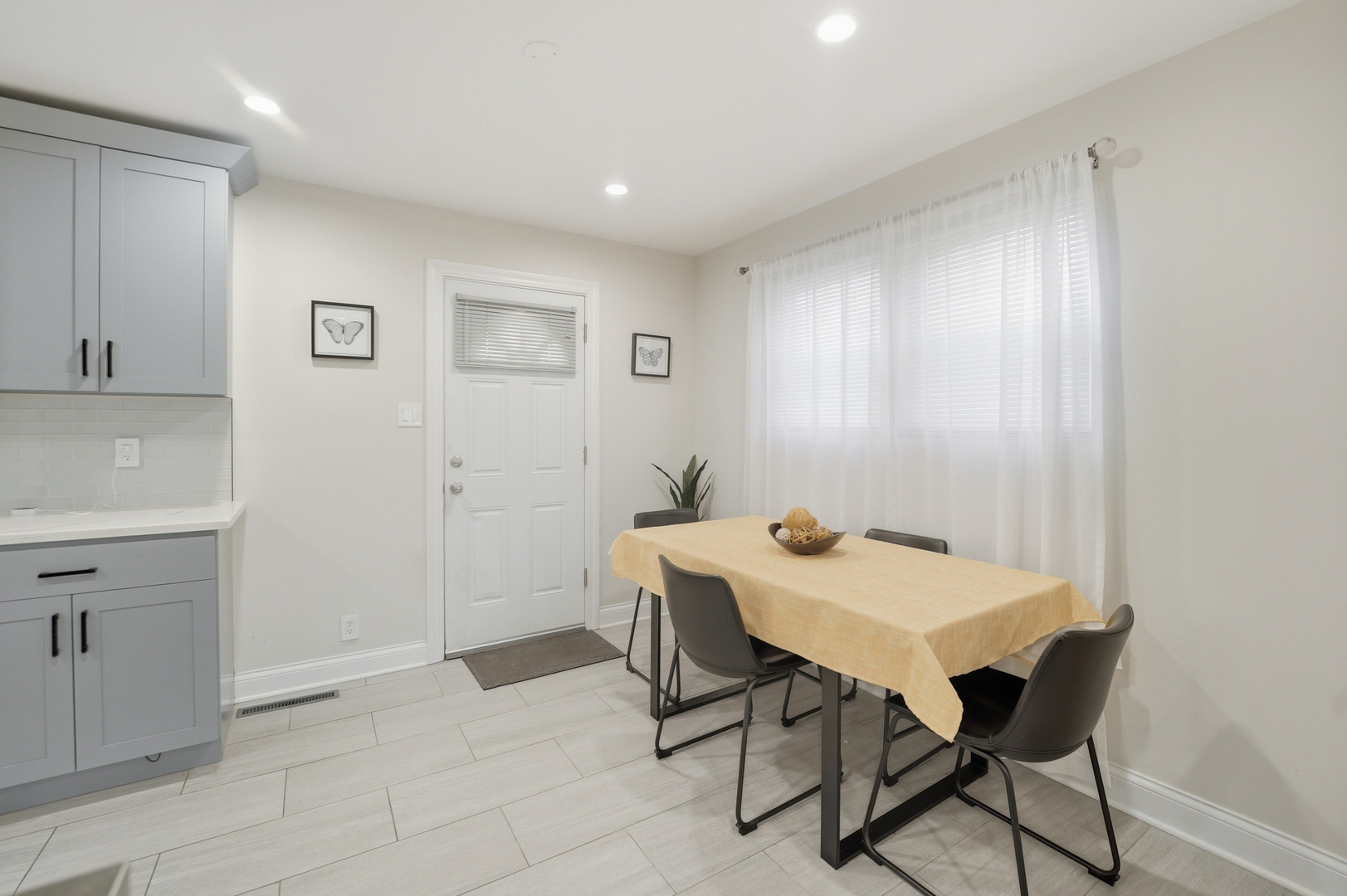 3043 W 96th Place, Evergreen Park, IL 60805