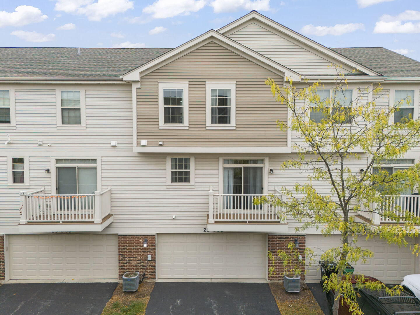 28W068 Shelburne Farms Drive, Winfield, IL 60190