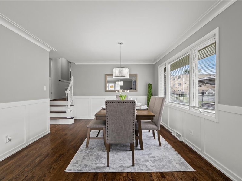 9526 S Kilbourn Avenue, Oak Lawn, IL 60453