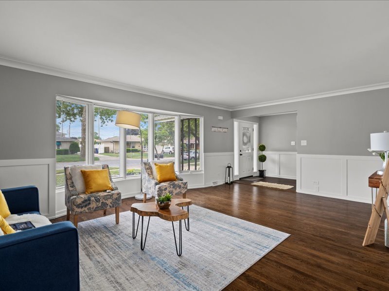 9526 S Kilbourn Avenue, Oak Lawn, IL 60453