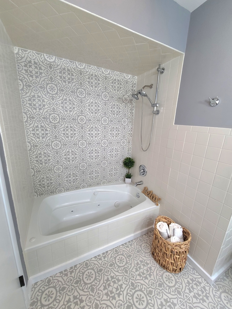 9526 S Kilbourn Avenue, Oak Lawn, IL 60453