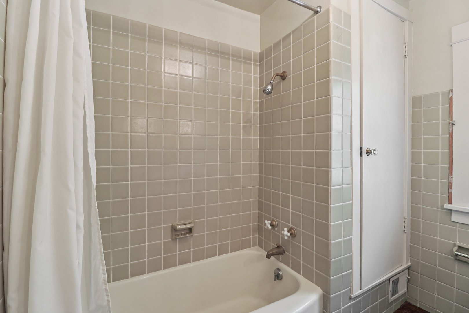 115 S Spring Avenue, La Grange, IL 60525