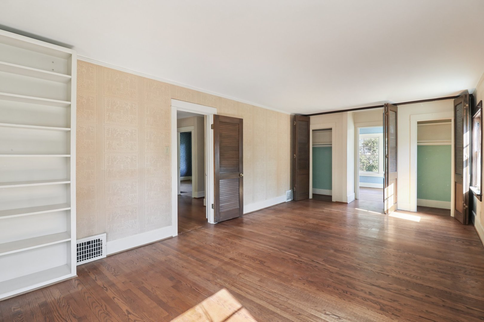 115 S Spring Avenue, La Grange, IL 60525