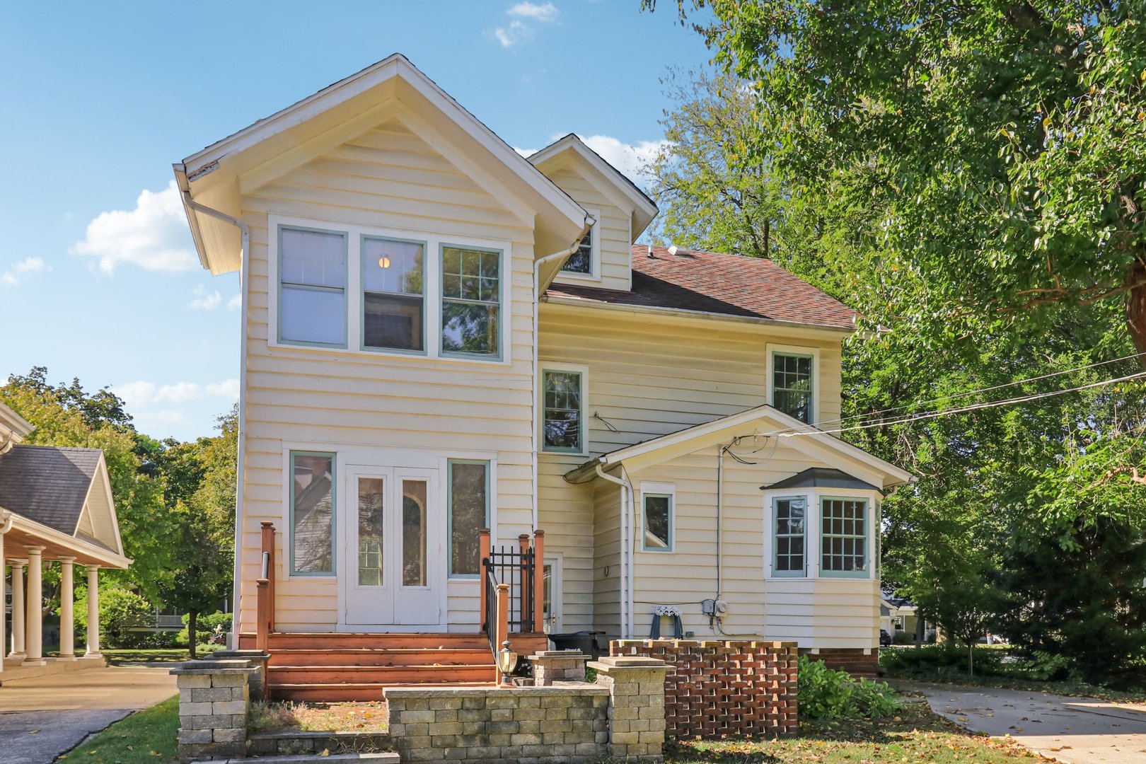 115 S Spring Avenue, La Grange, IL 60525