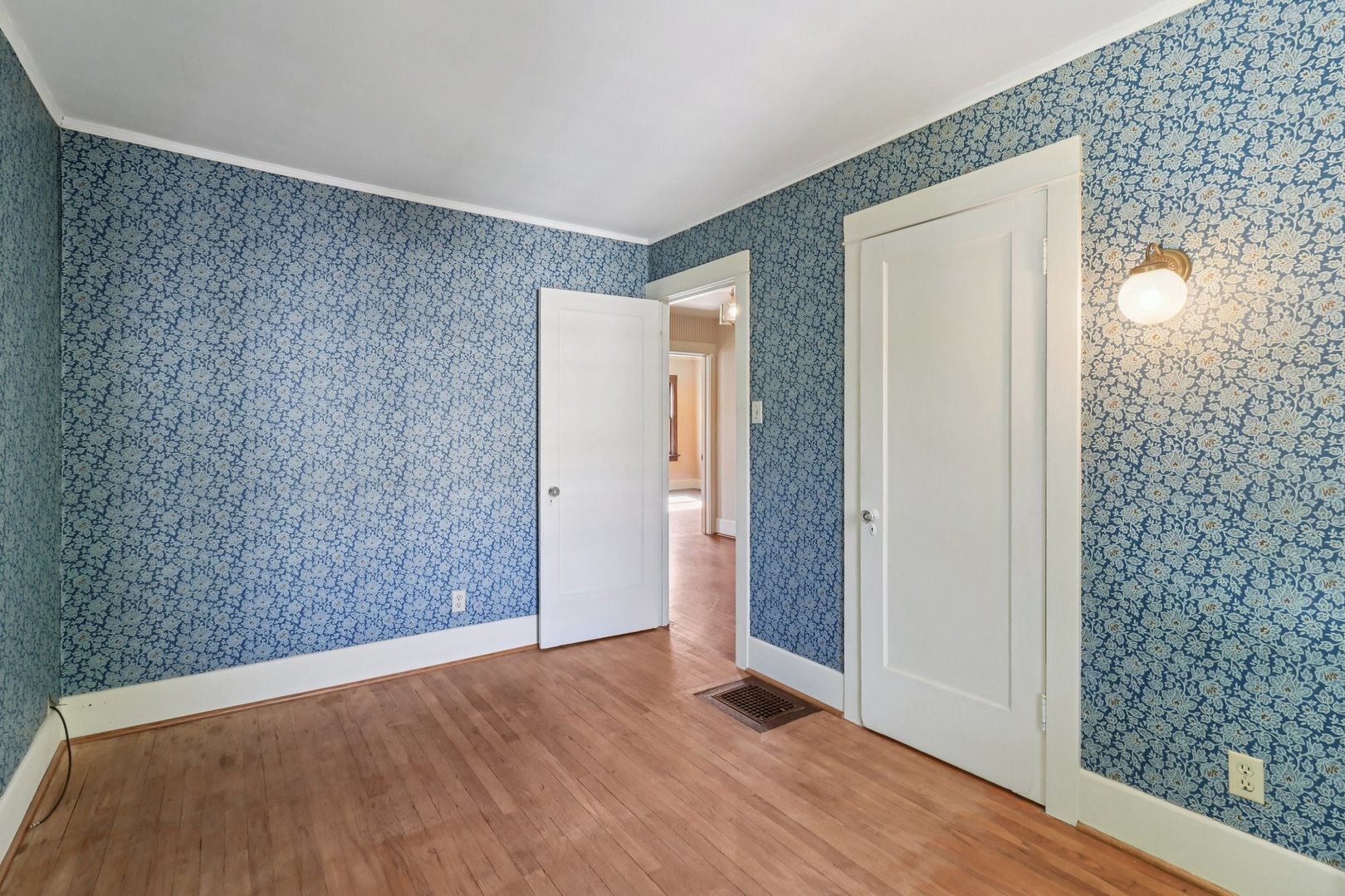 115 S Spring Avenue, La Grange, IL 60525