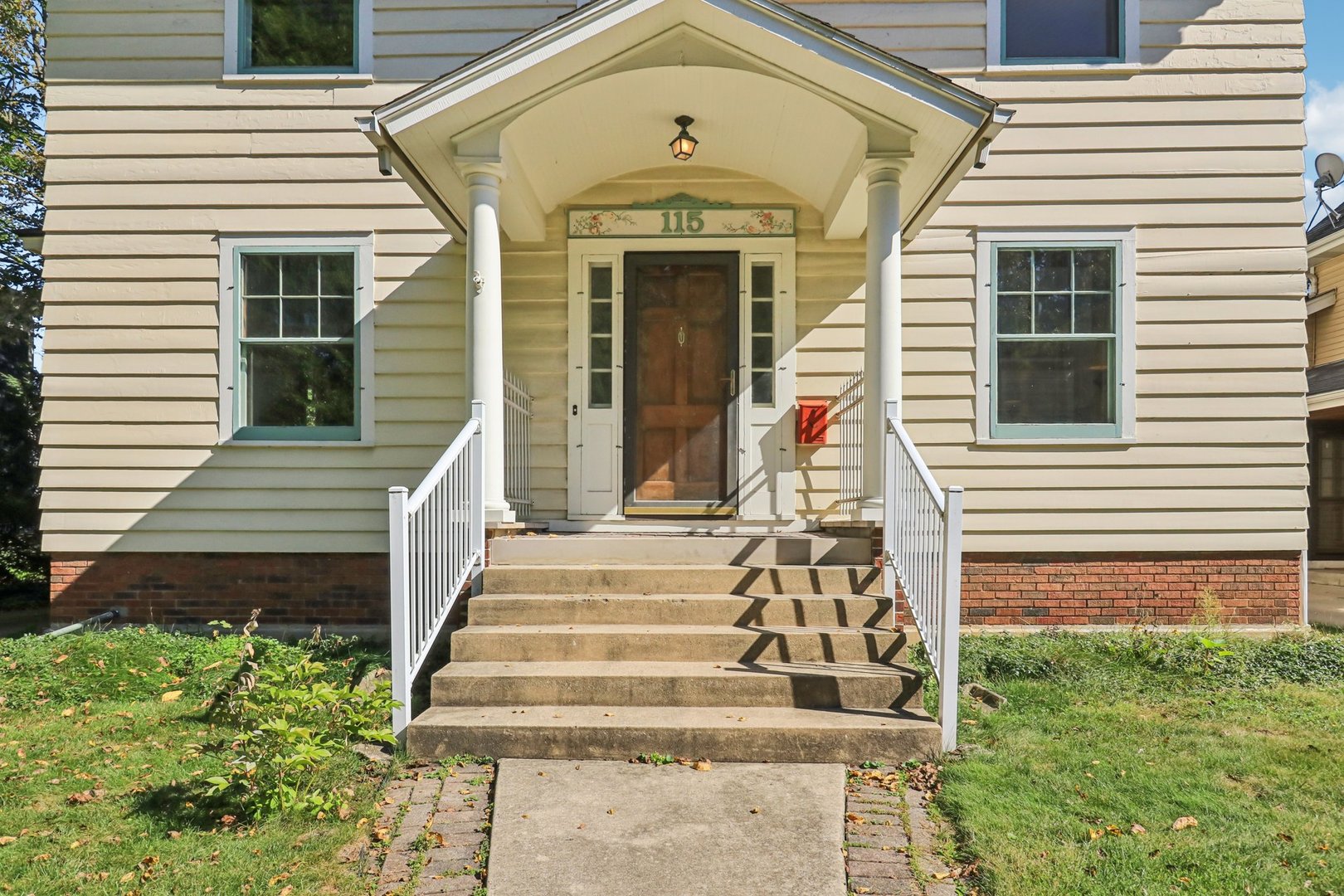 115 S Spring Avenue, La Grange, IL 60525