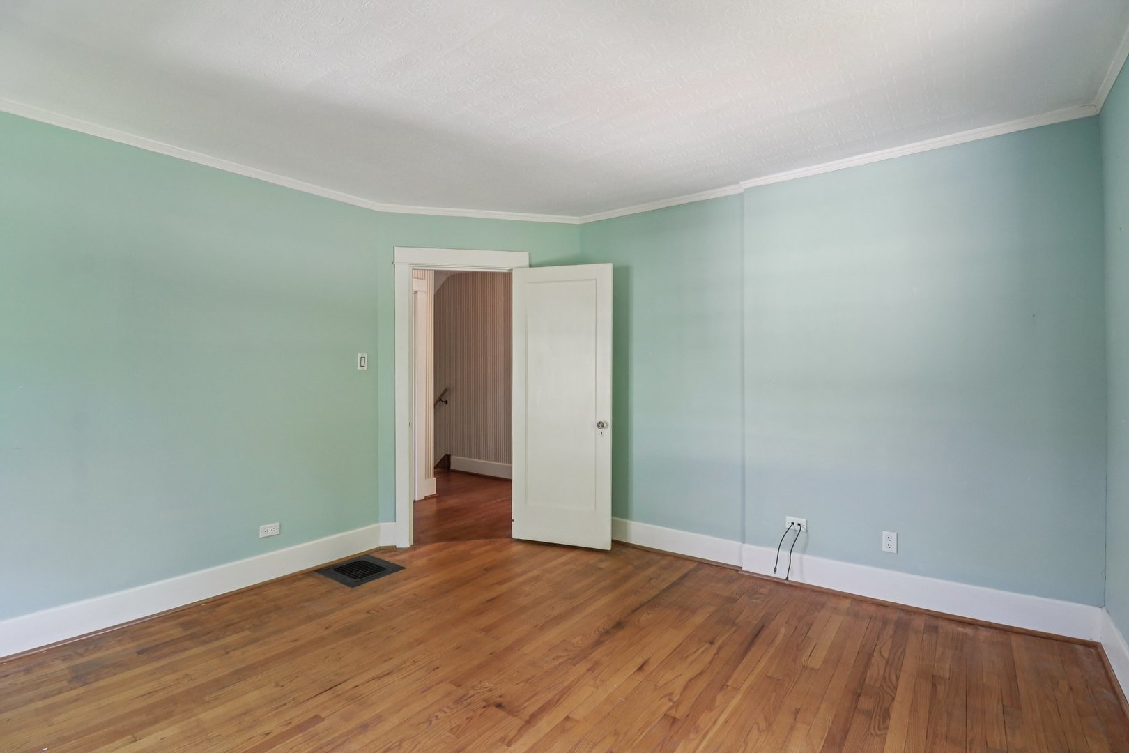 115 S Spring Avenue, La Grange, IL 60525