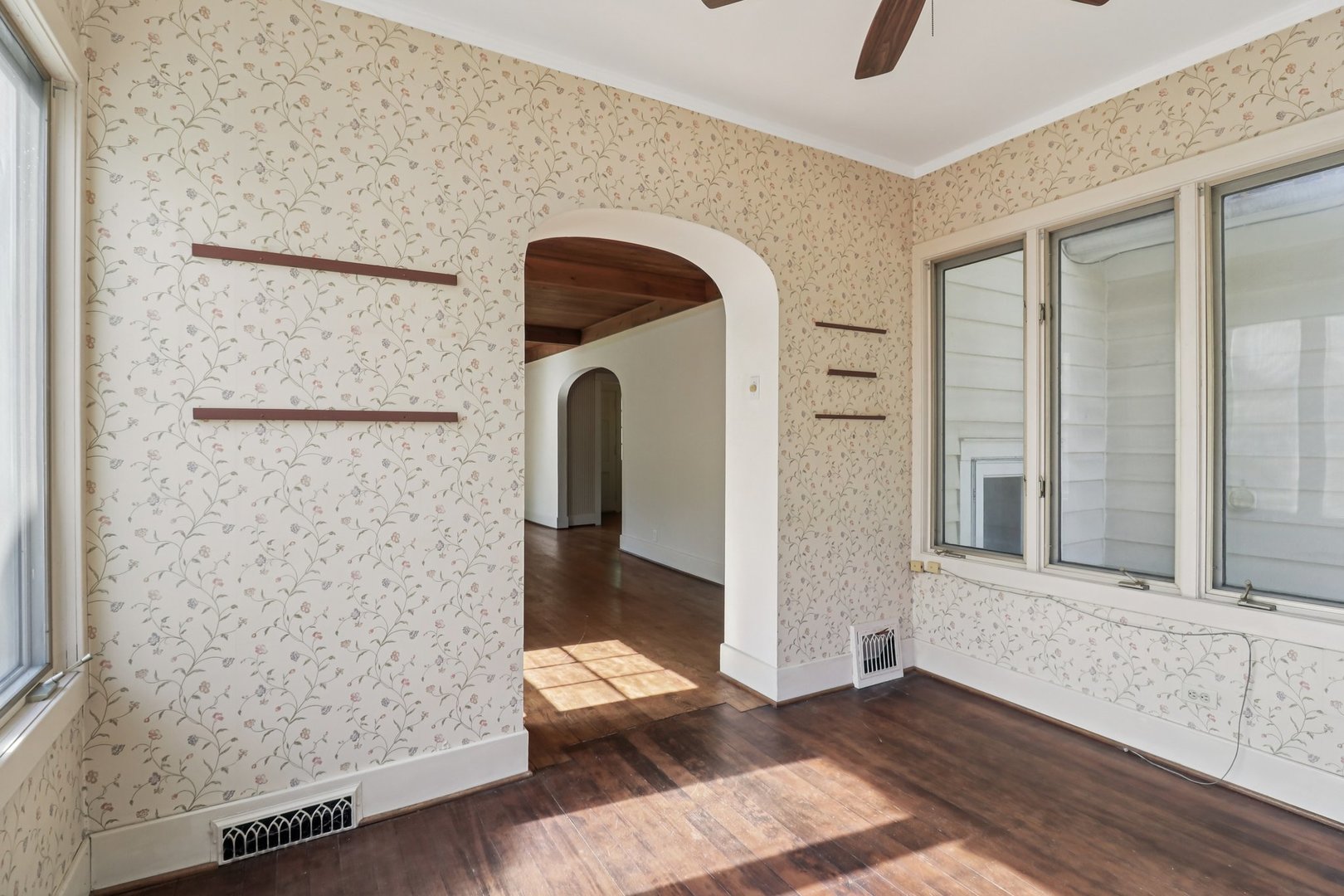 115 S Spring Avenue, La Grange, IL 60525