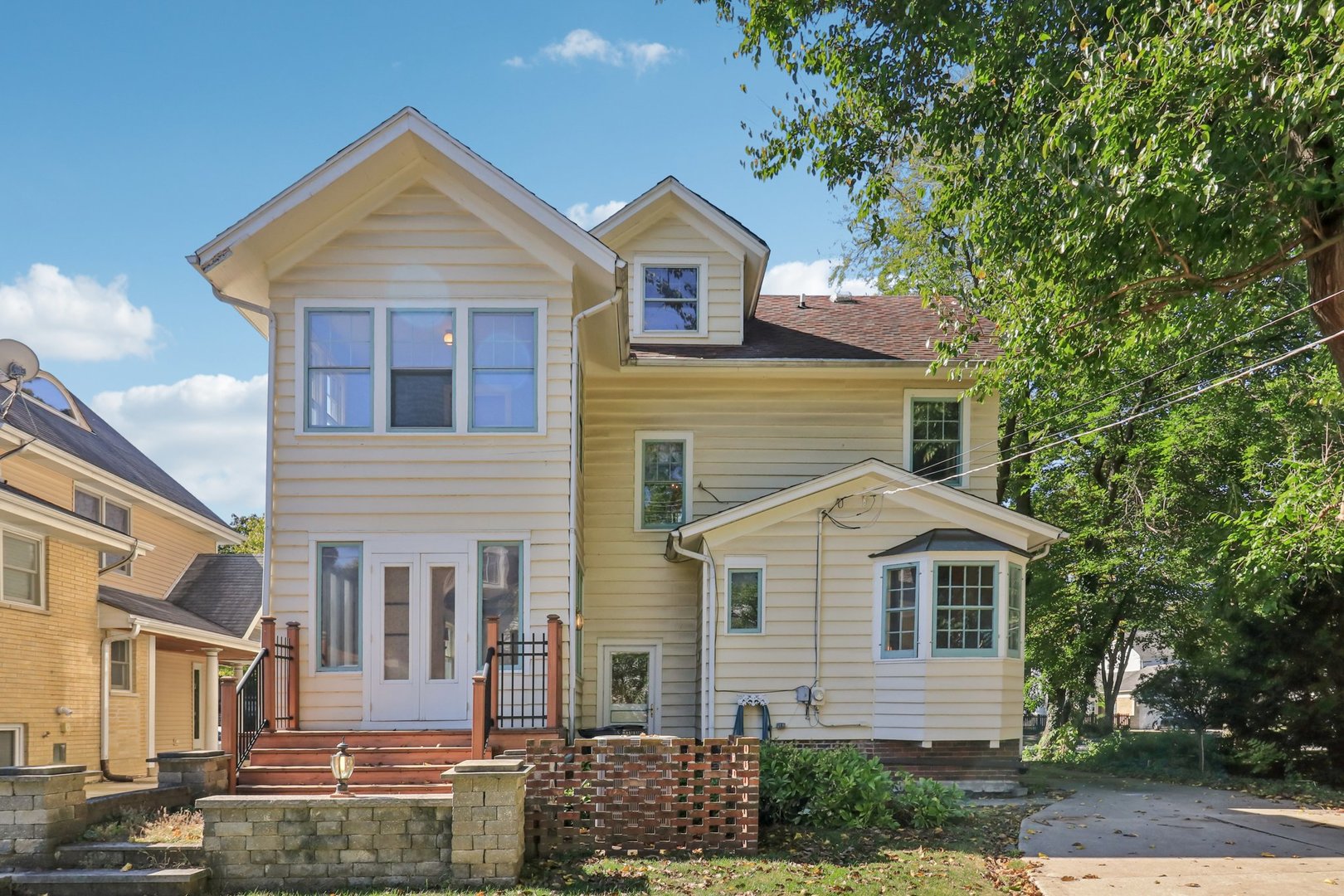 115 S Spring Avenue, La Grange, IL 60525