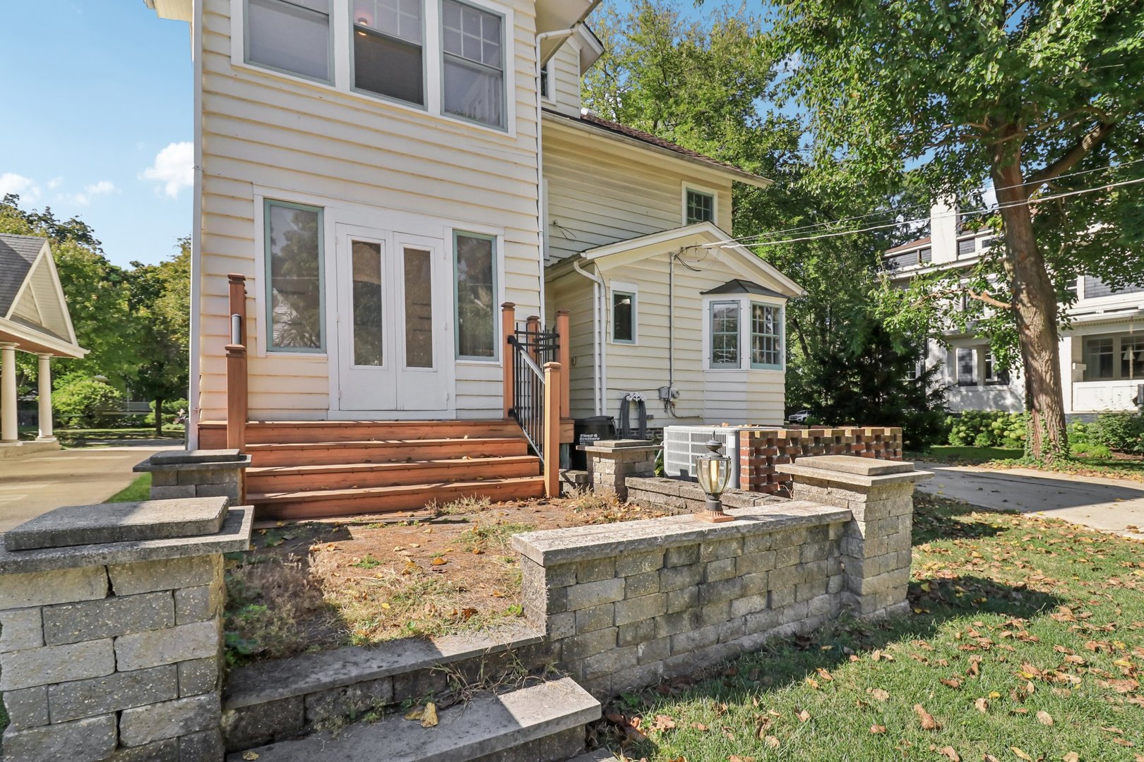 115 S Spring Avenue, La Grange, IL 60525