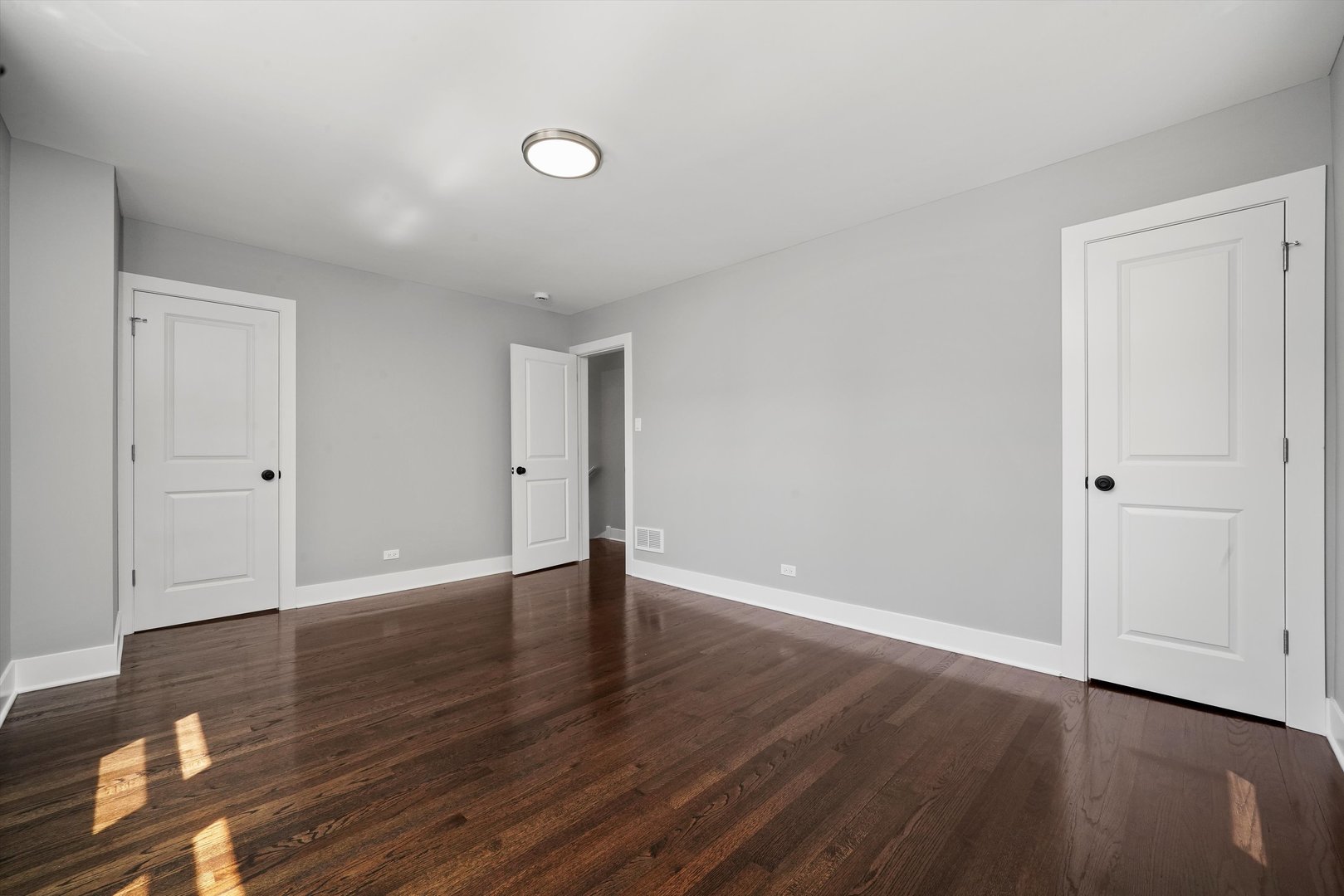 8051 S Paxton Avenue, Chicago, IL 60617