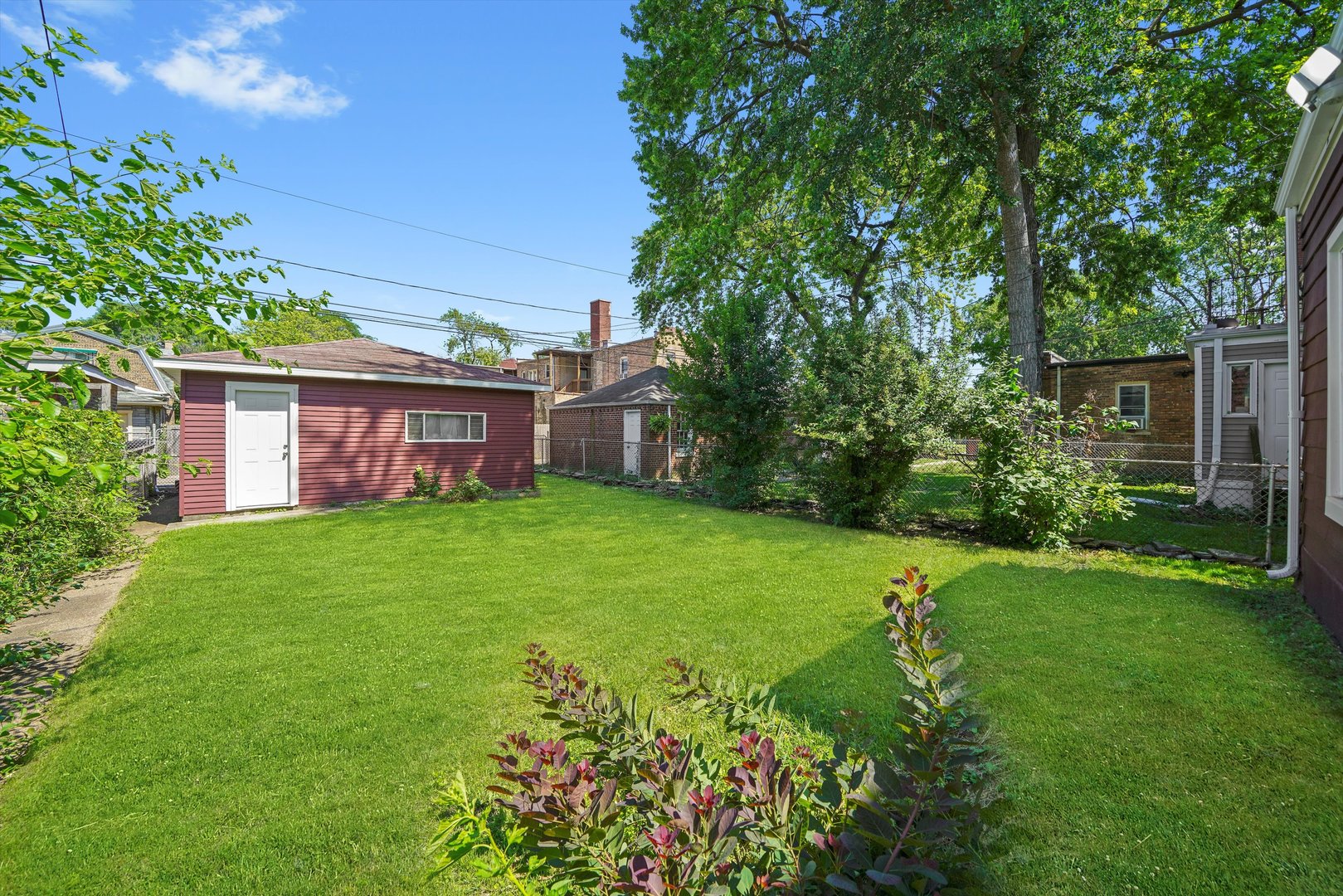 8051 S Paxton Avenue, Chicago, IL 60617